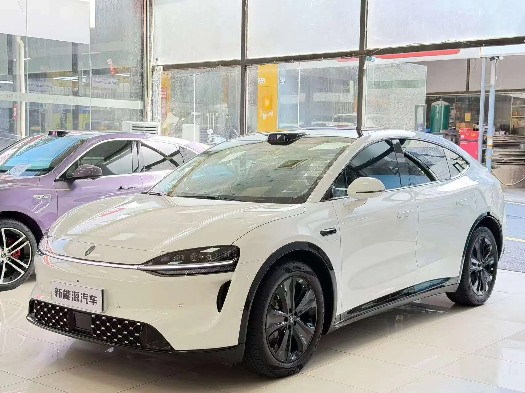 Luxeed Zhijie R7