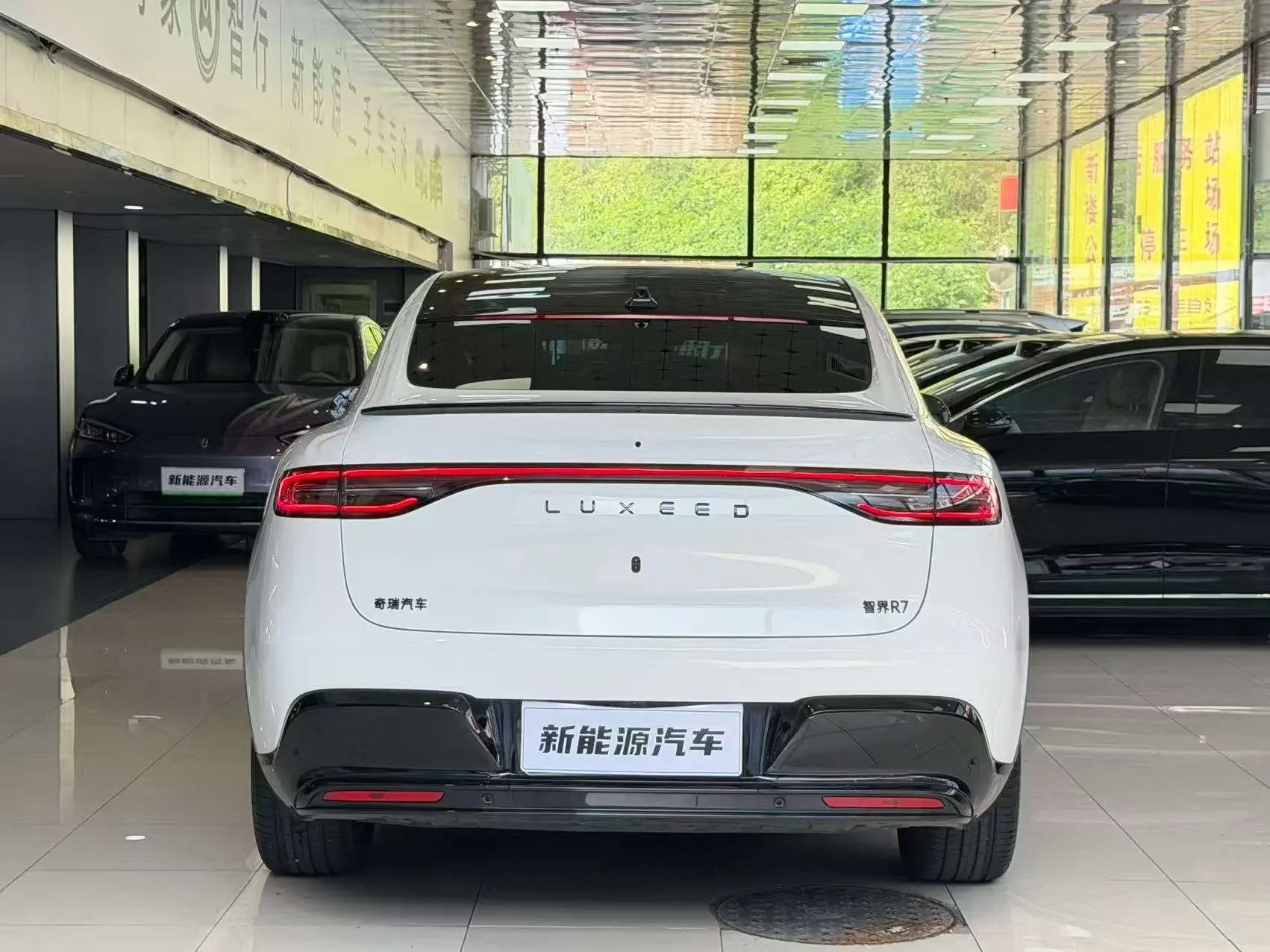 Luxeed Zhijie R7