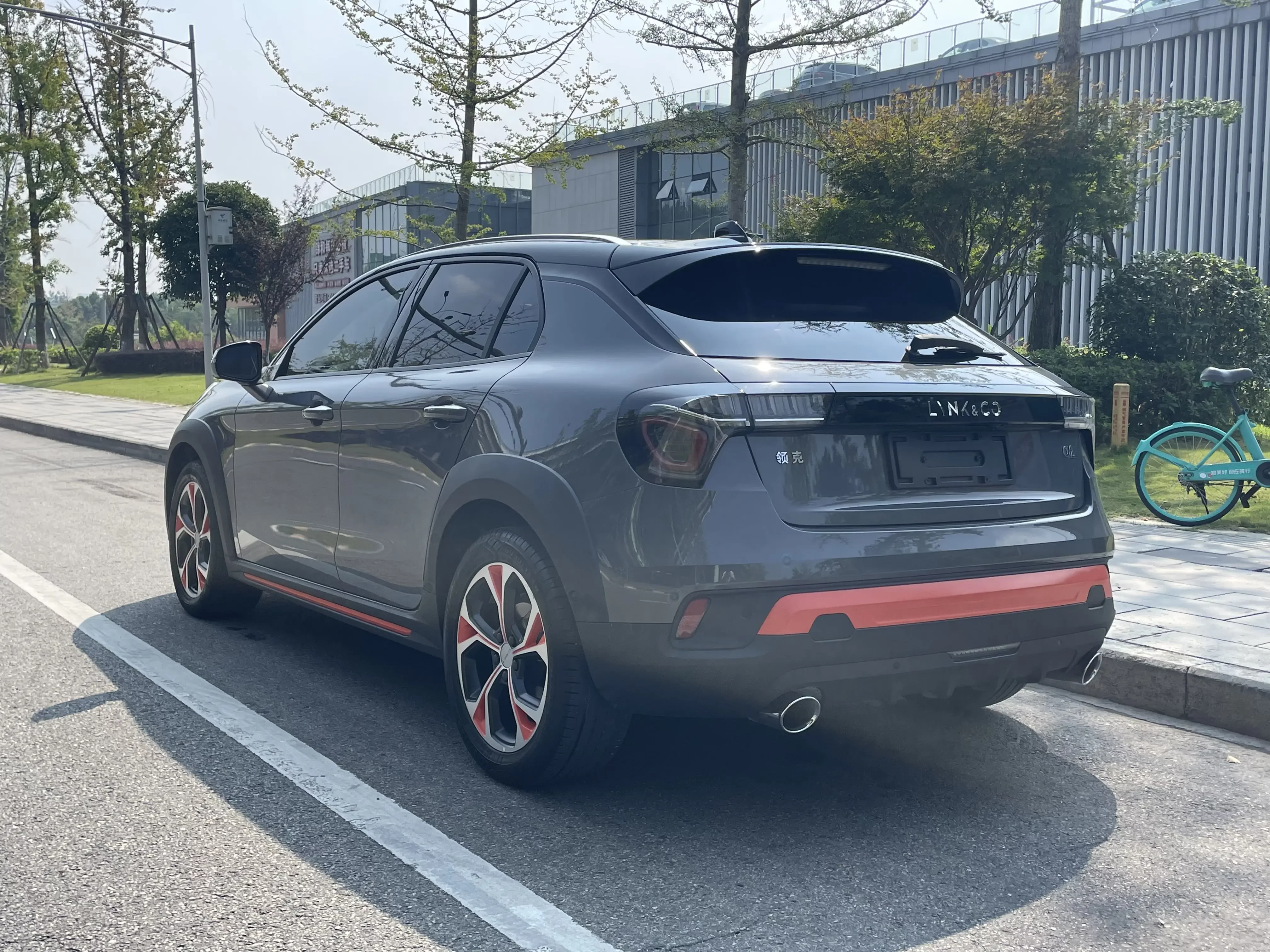 Lynk & Co 02