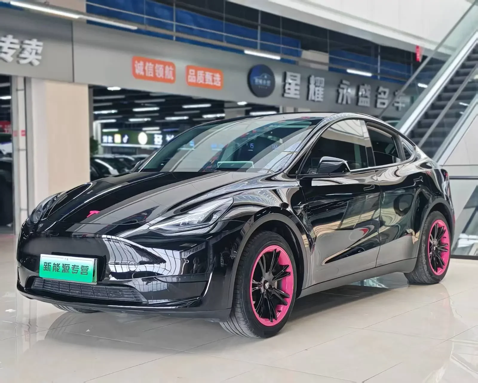 TESLA MODEL Y