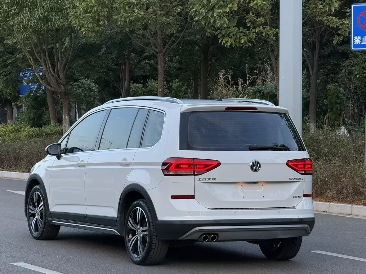 Volkswagen Touran L