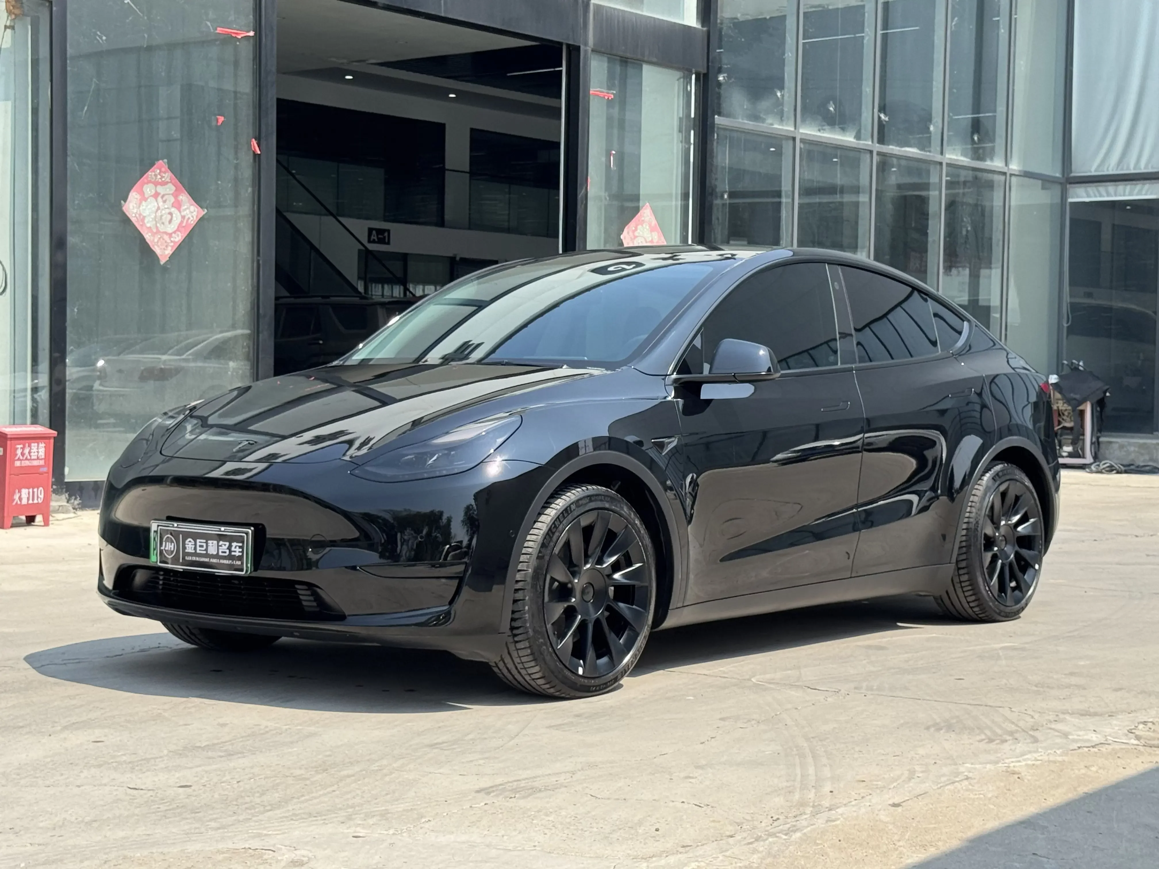 TESLA MODEL Y
