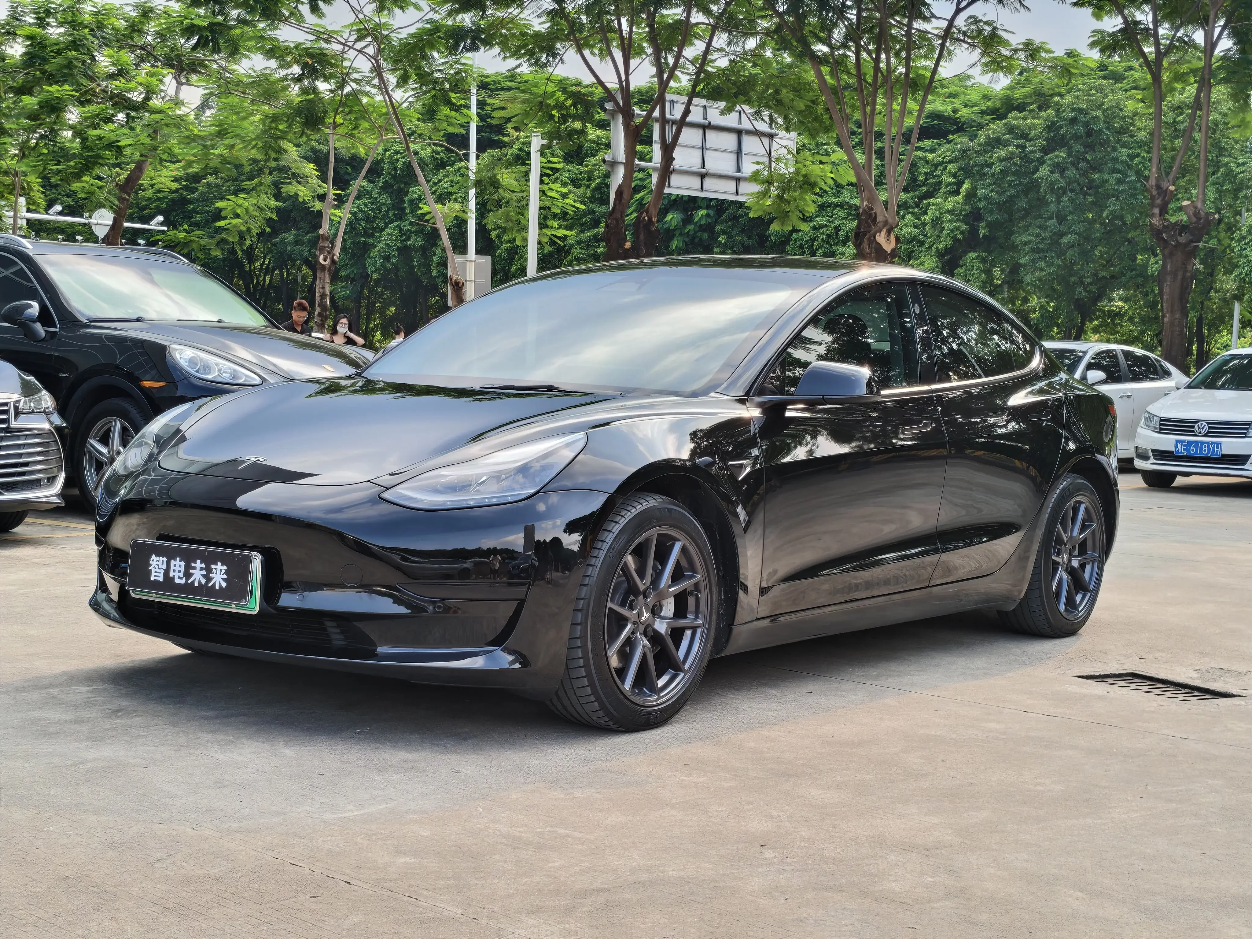 TESLA MODEL 3