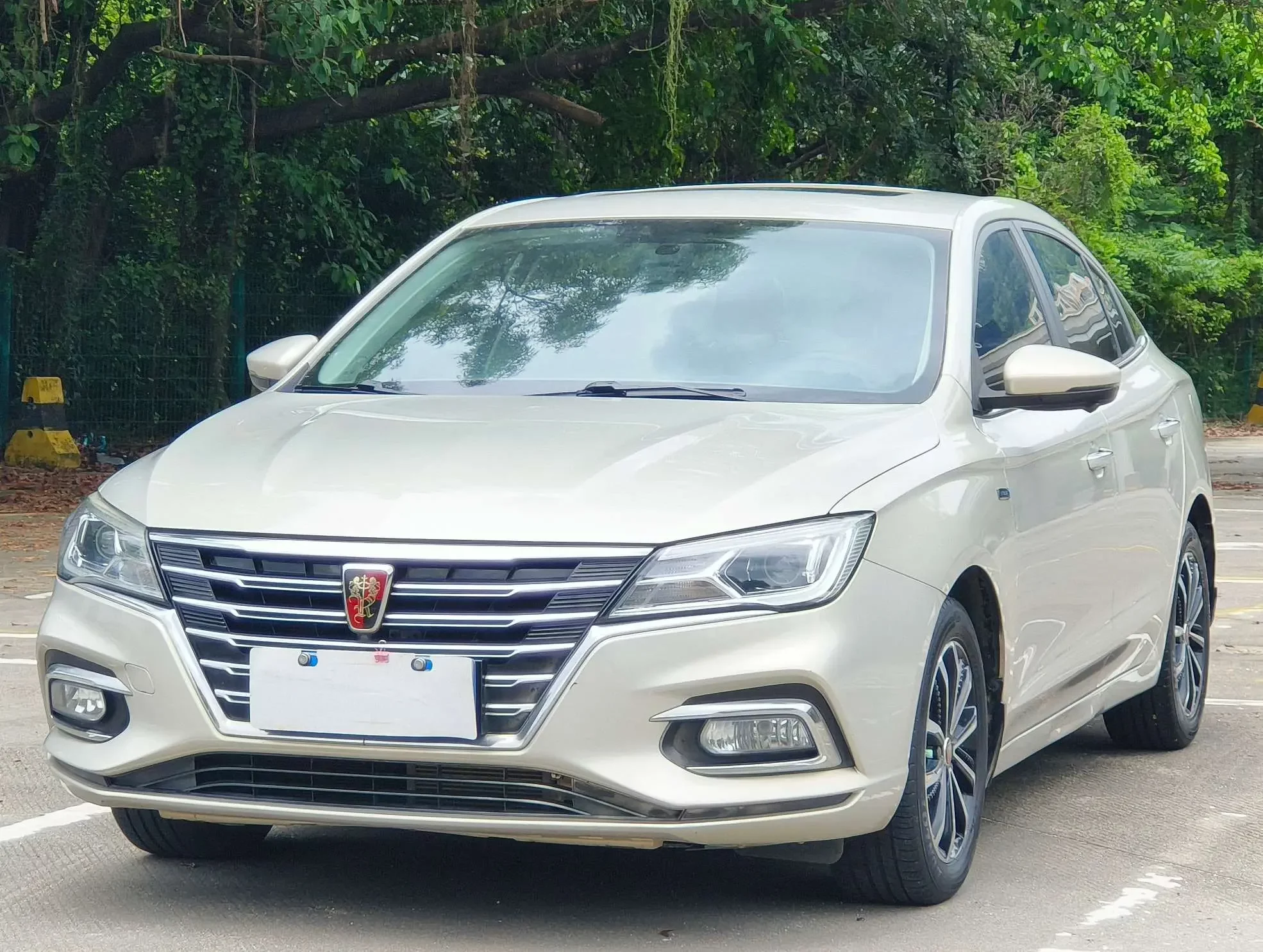 Roewe i5