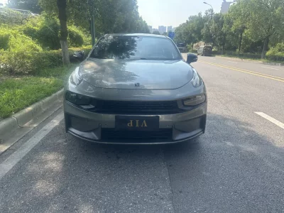 Lynk & Co 03