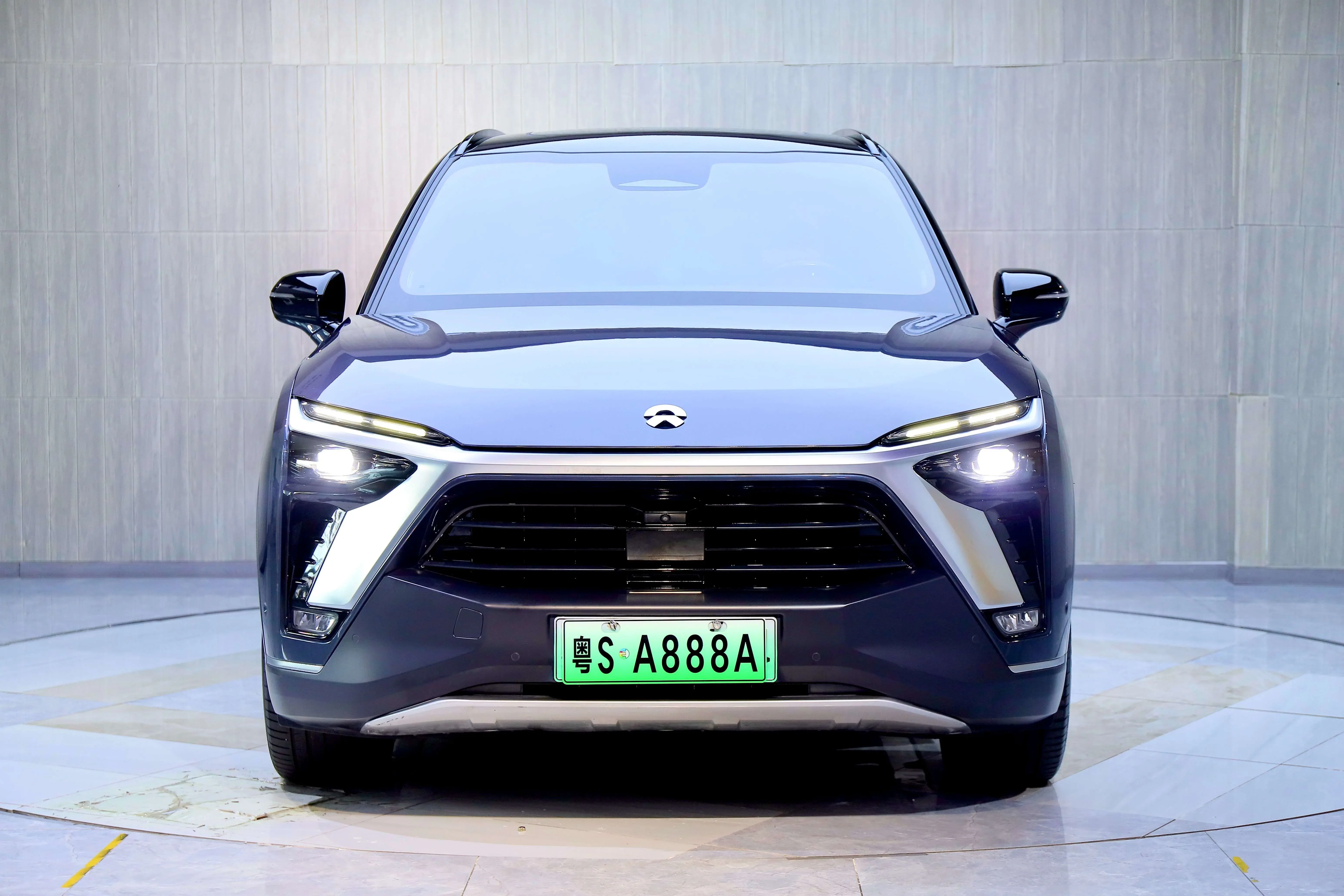 NIO ES8