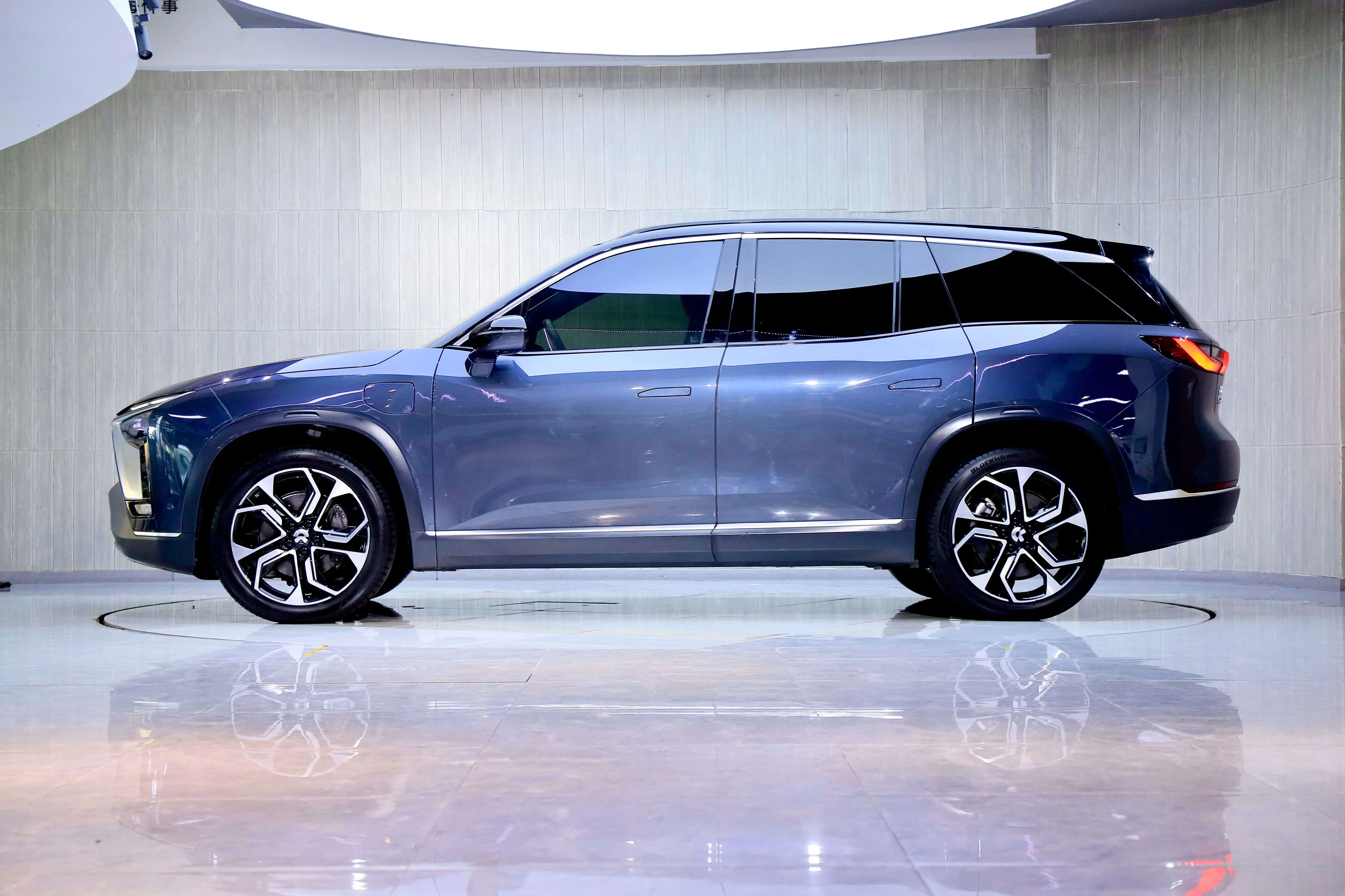 NIO ES8