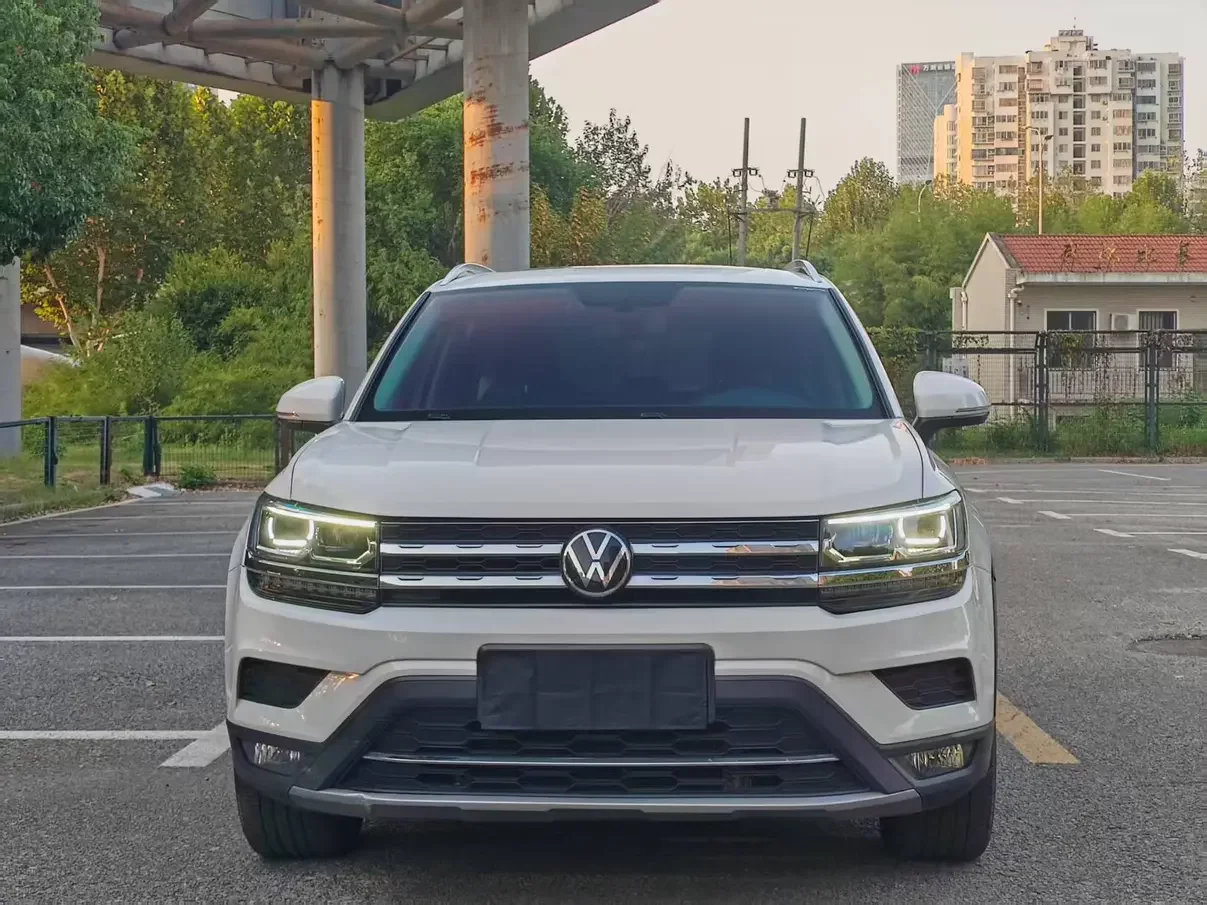 Volkswagen Tharu