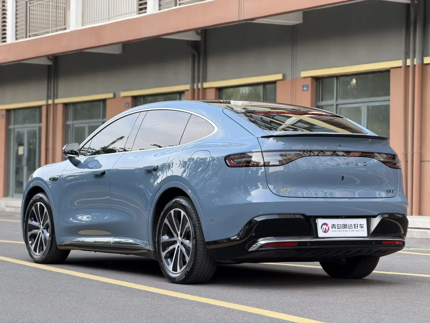 Luxeed Zhijie R7