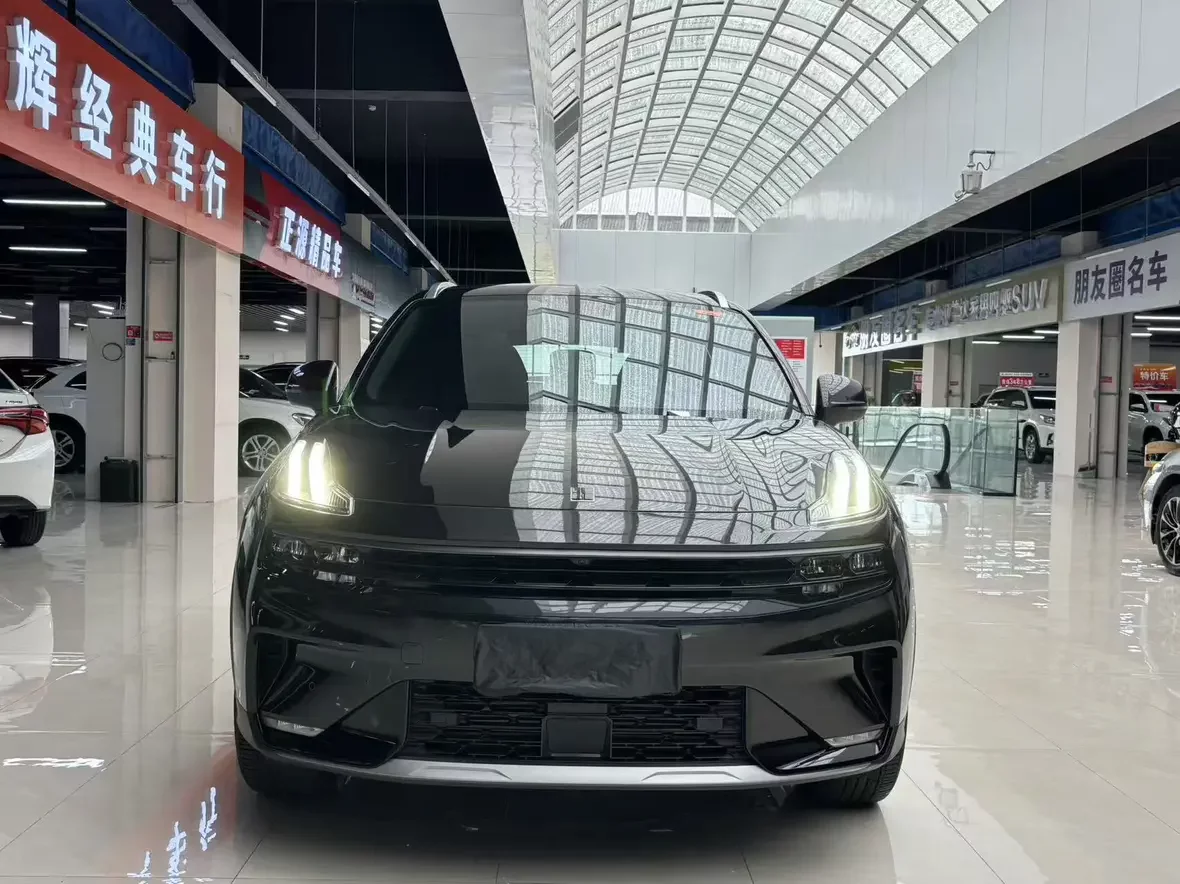 Lynk & Co 06