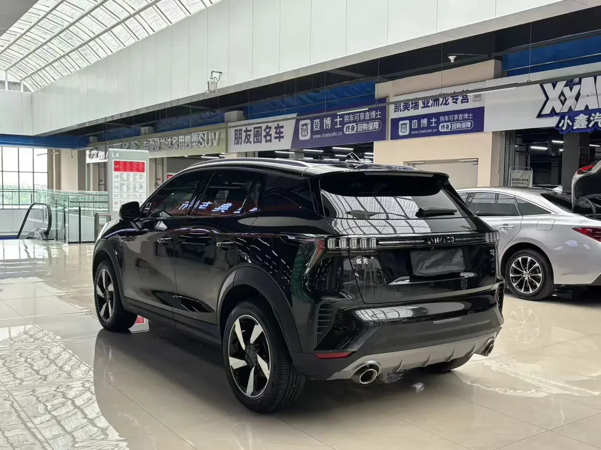 Lynk & Co 06