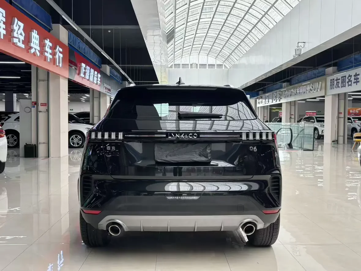 Lynk & Co 06