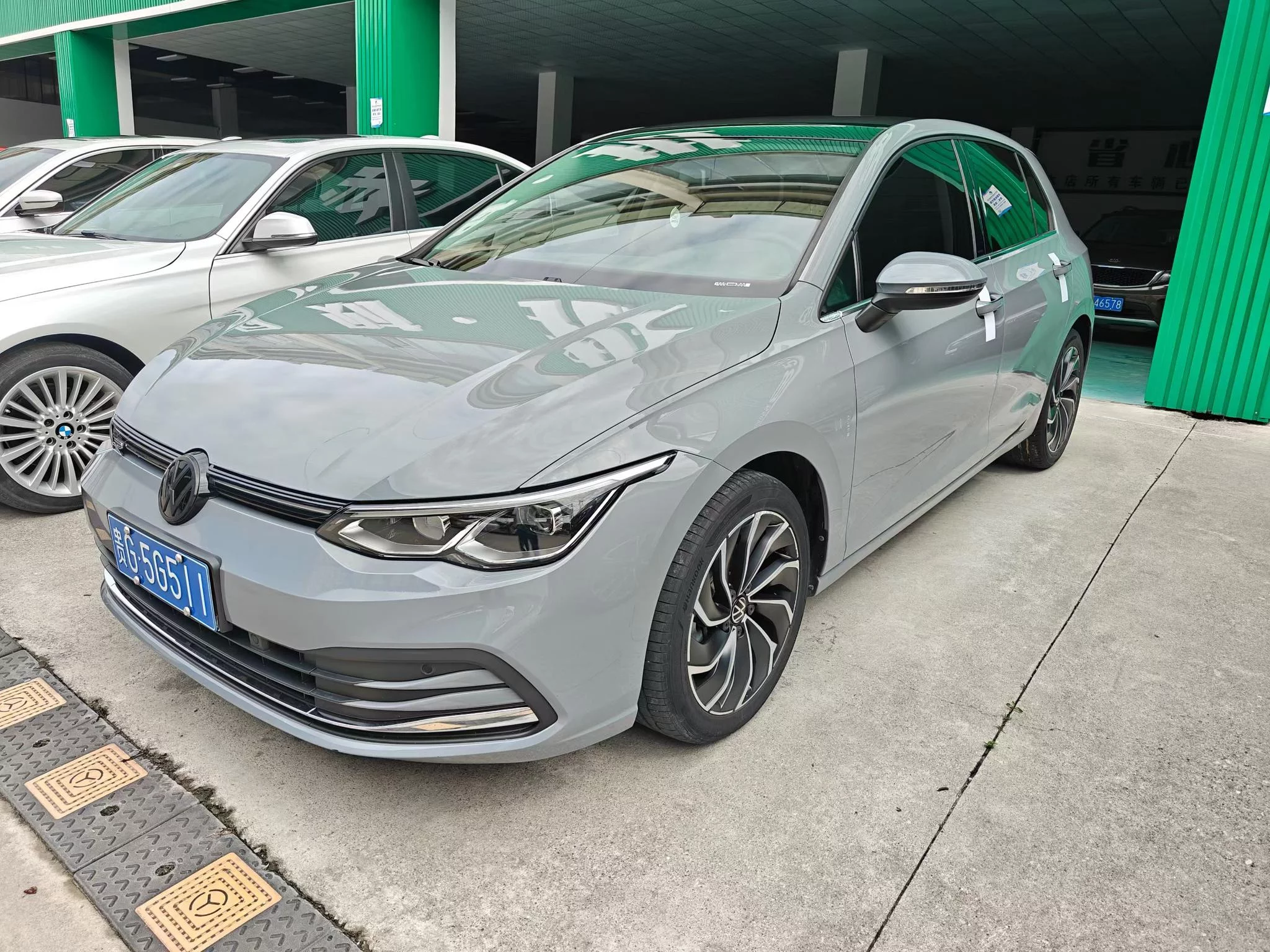 VOLKSWAGEN GOLF