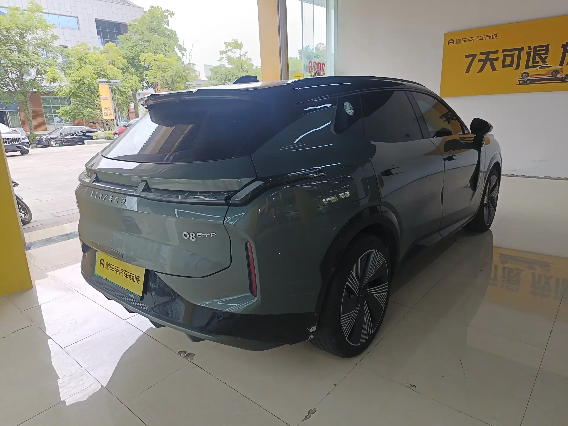 Lynk & Co 08 EM-P
