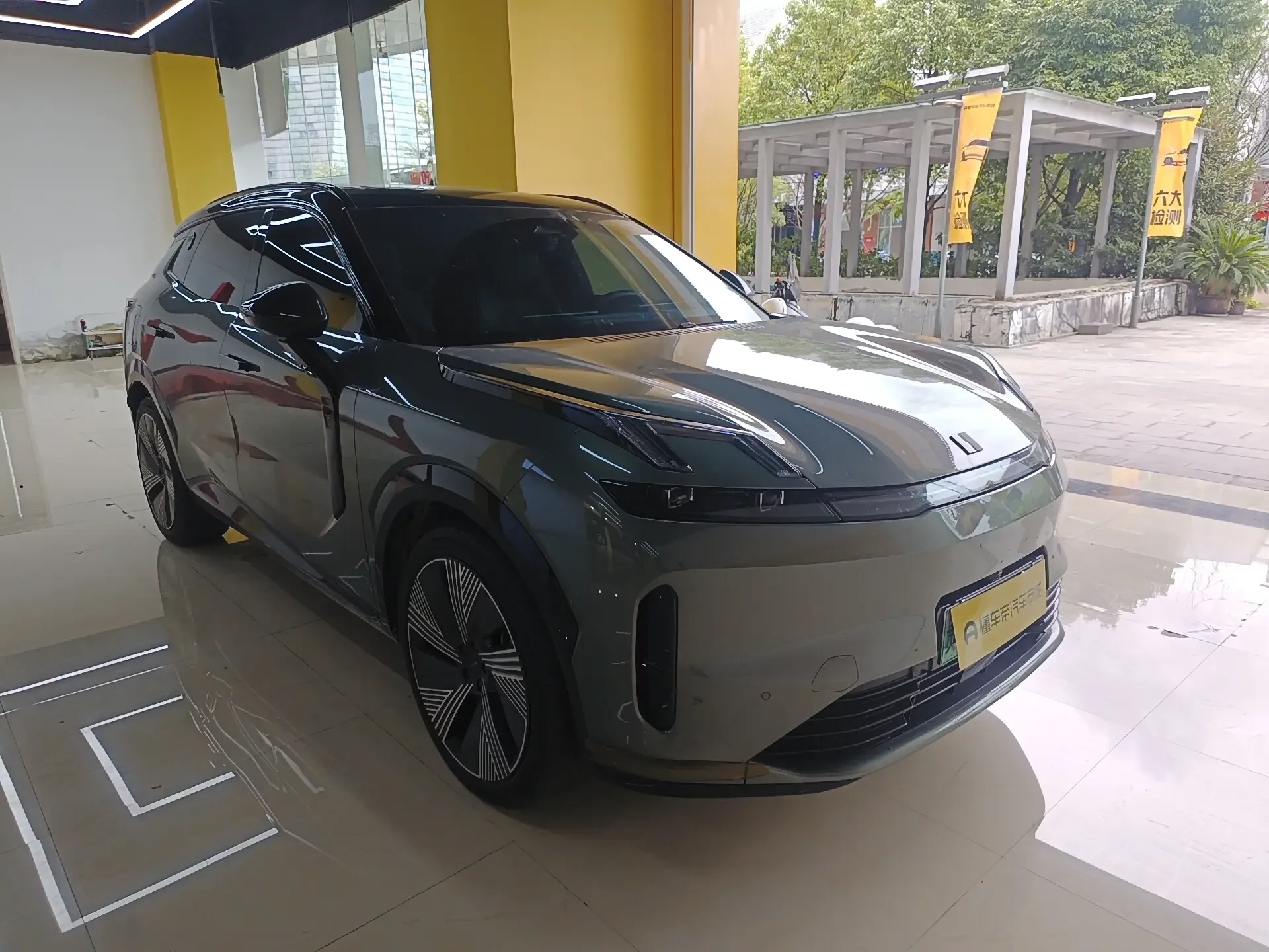 Lynk & Co 08 EM-P