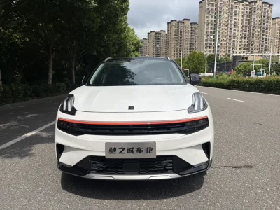 Lynk & Co 06