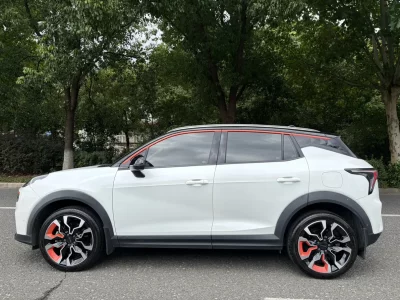 Lynk & Co 06