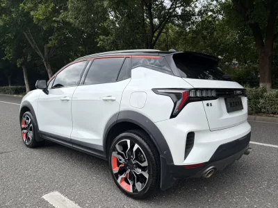 Lynk & Co 06