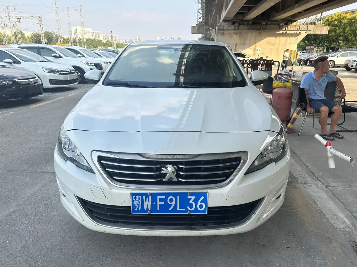 Peugeot 408