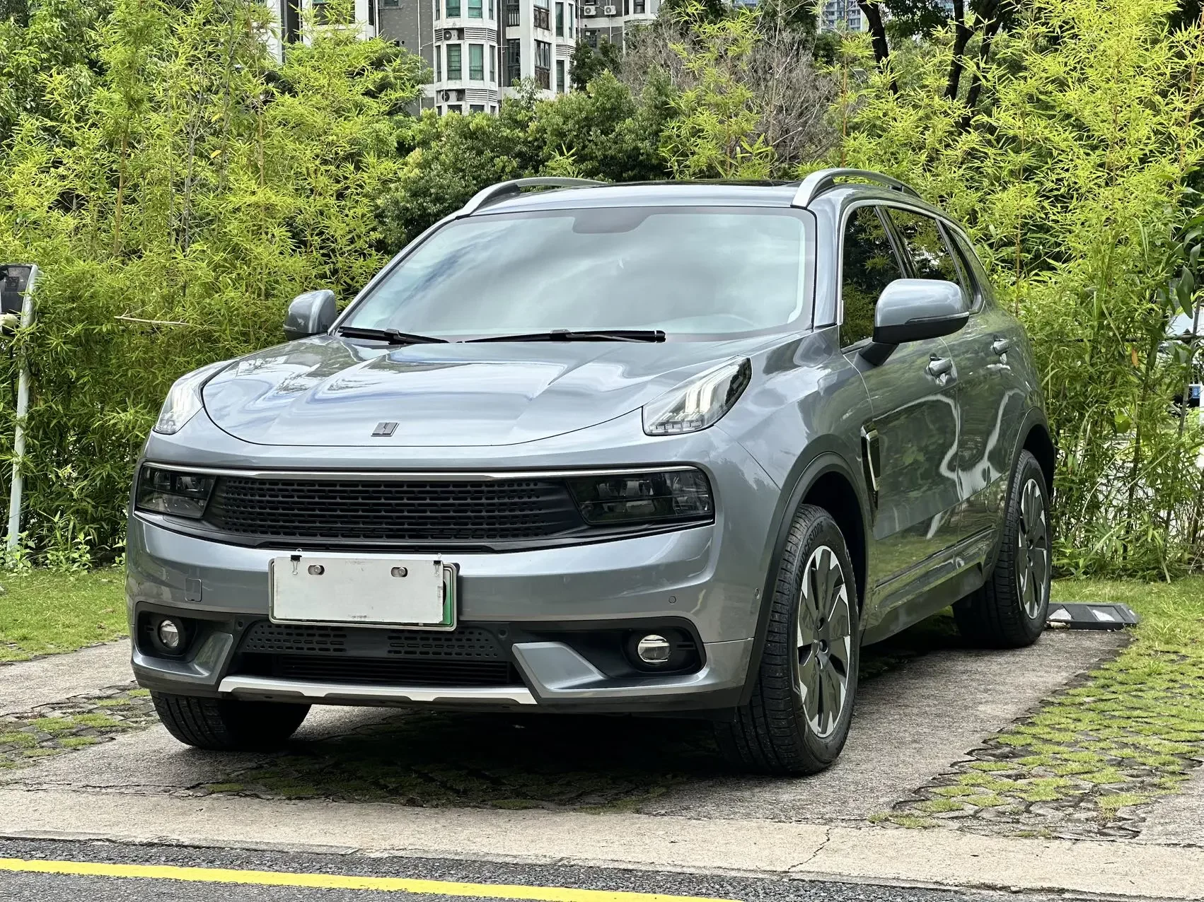 Lynk & Co 01 EM-P