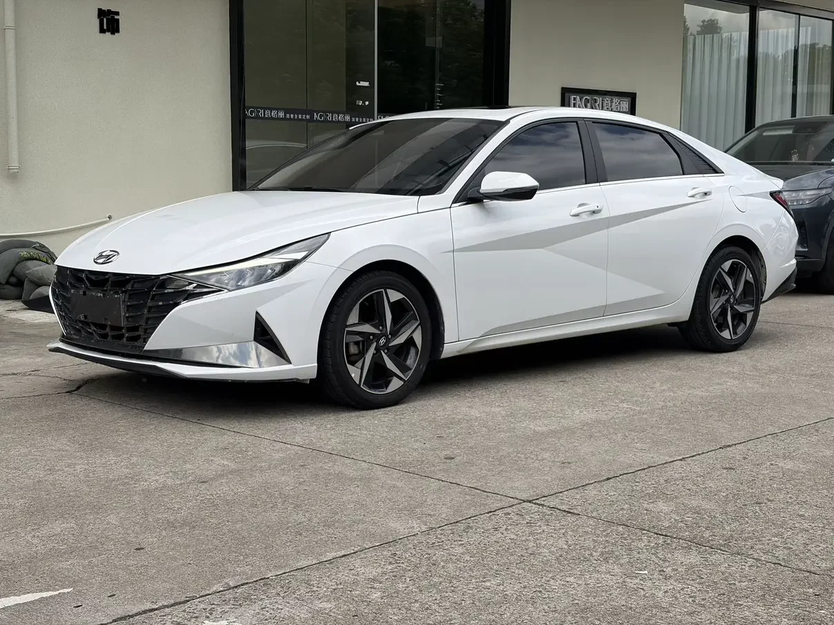 HYUNDAI ELANTRA