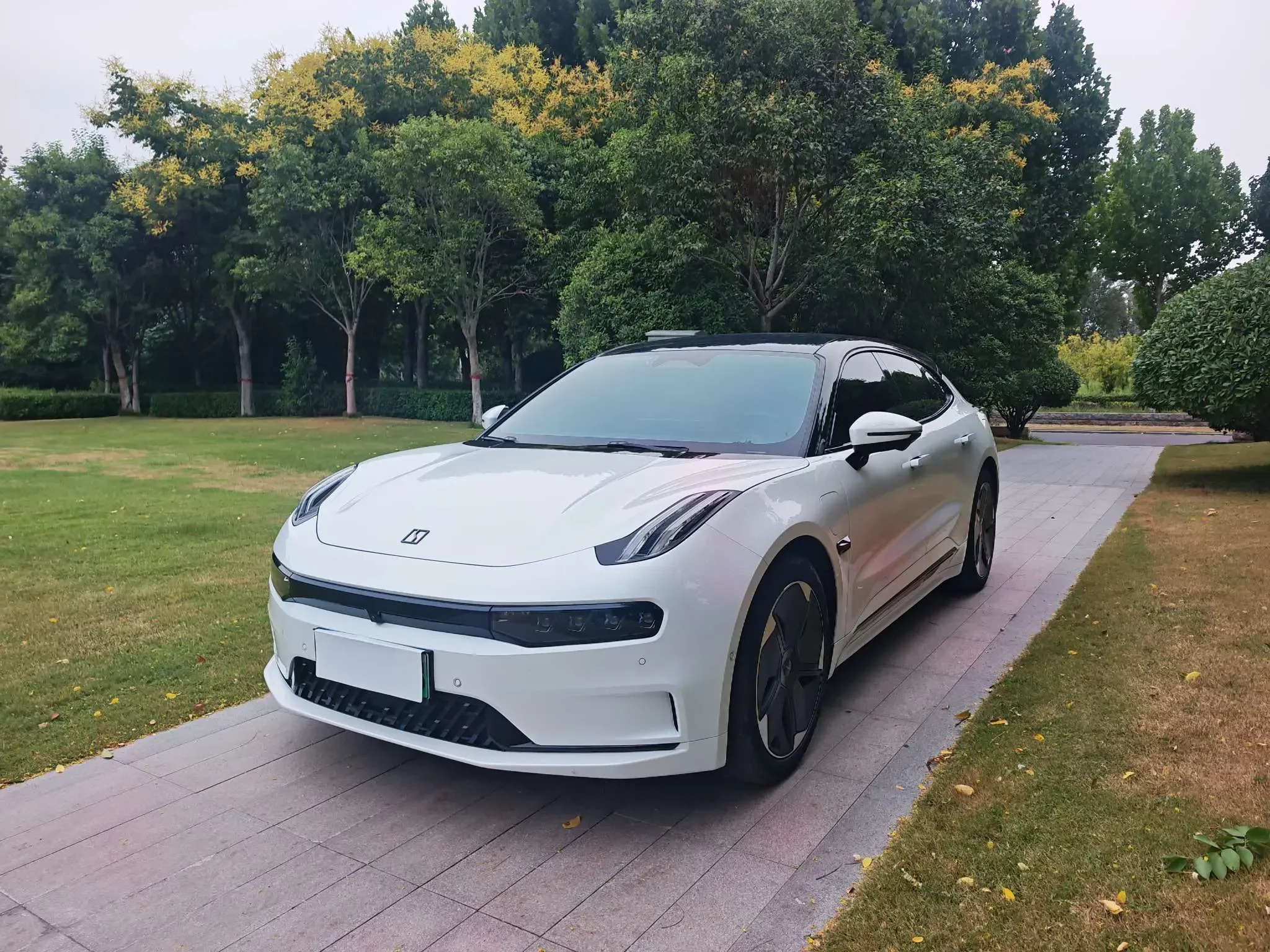 ZEEKR 001