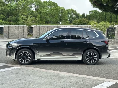 BMW iX3