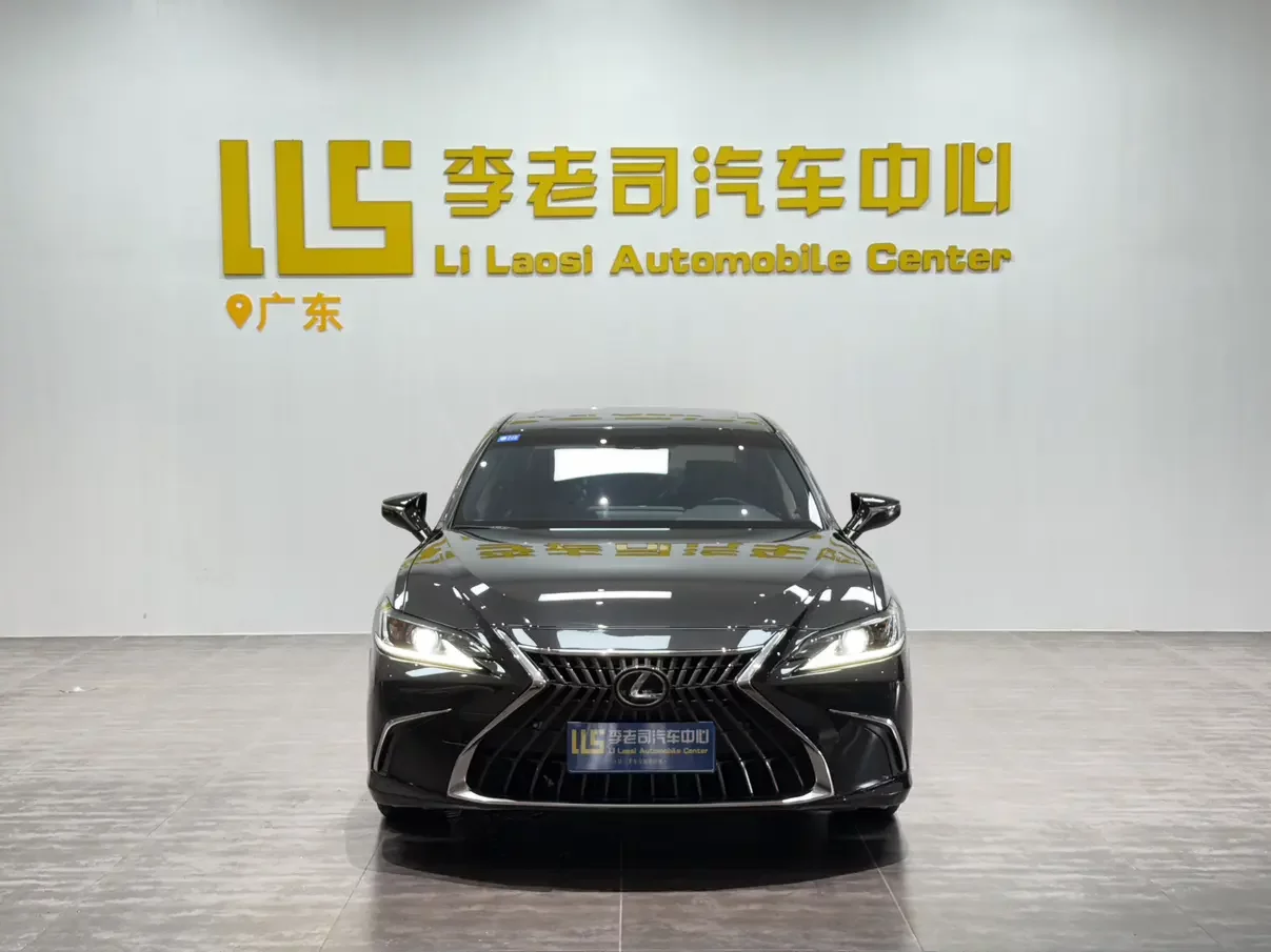 Lexus ES