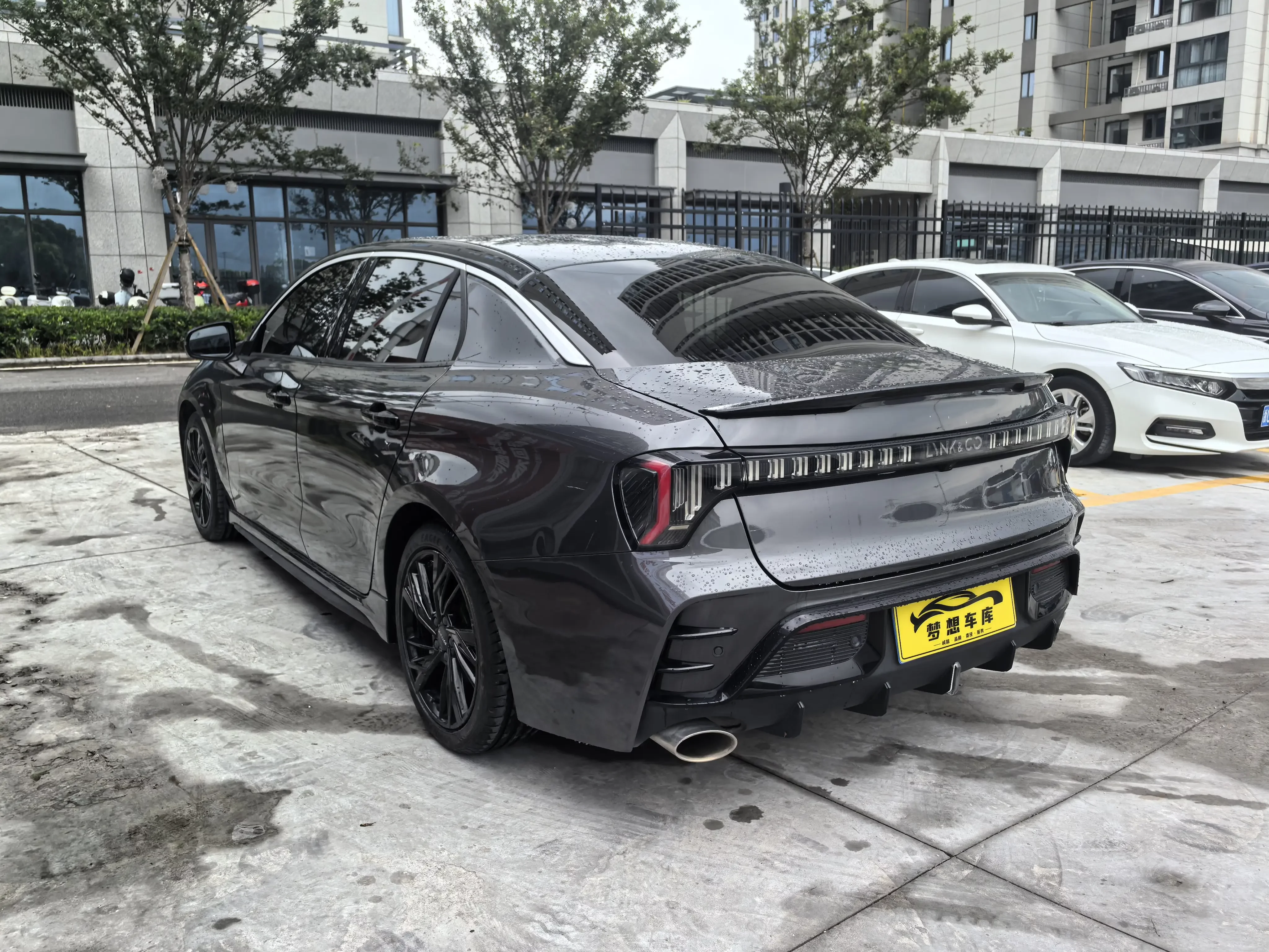 Lynk & Co 03