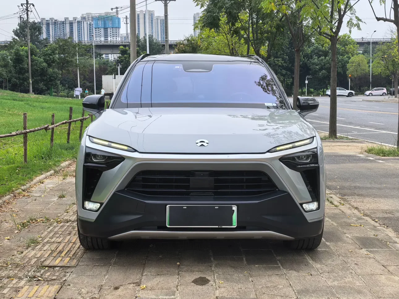NIO ES8