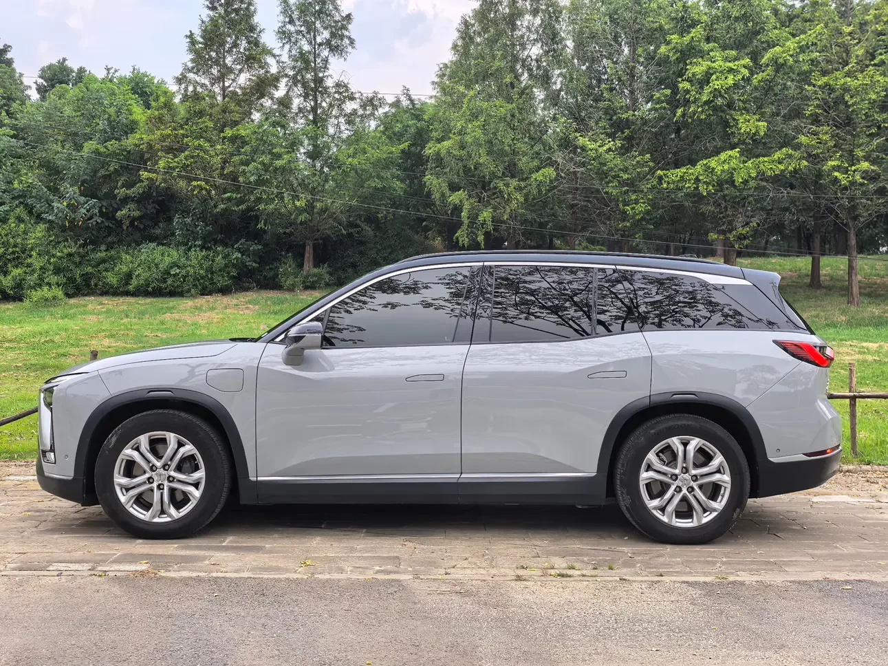 NIO ES8