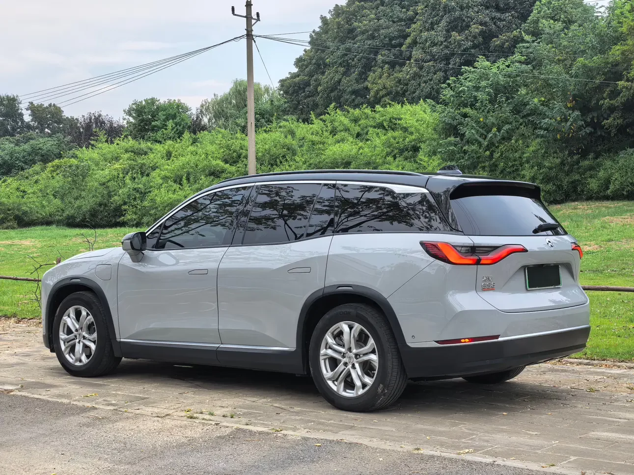 NIO ES8