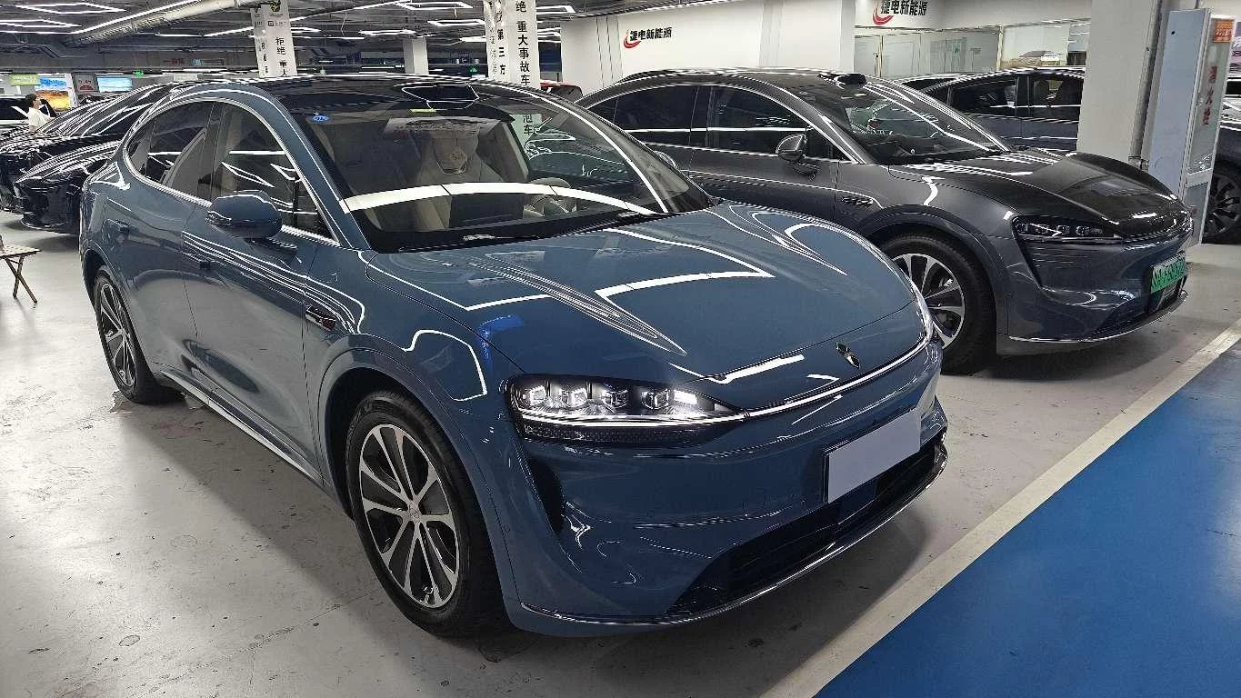 Luxeed Zhijie R7