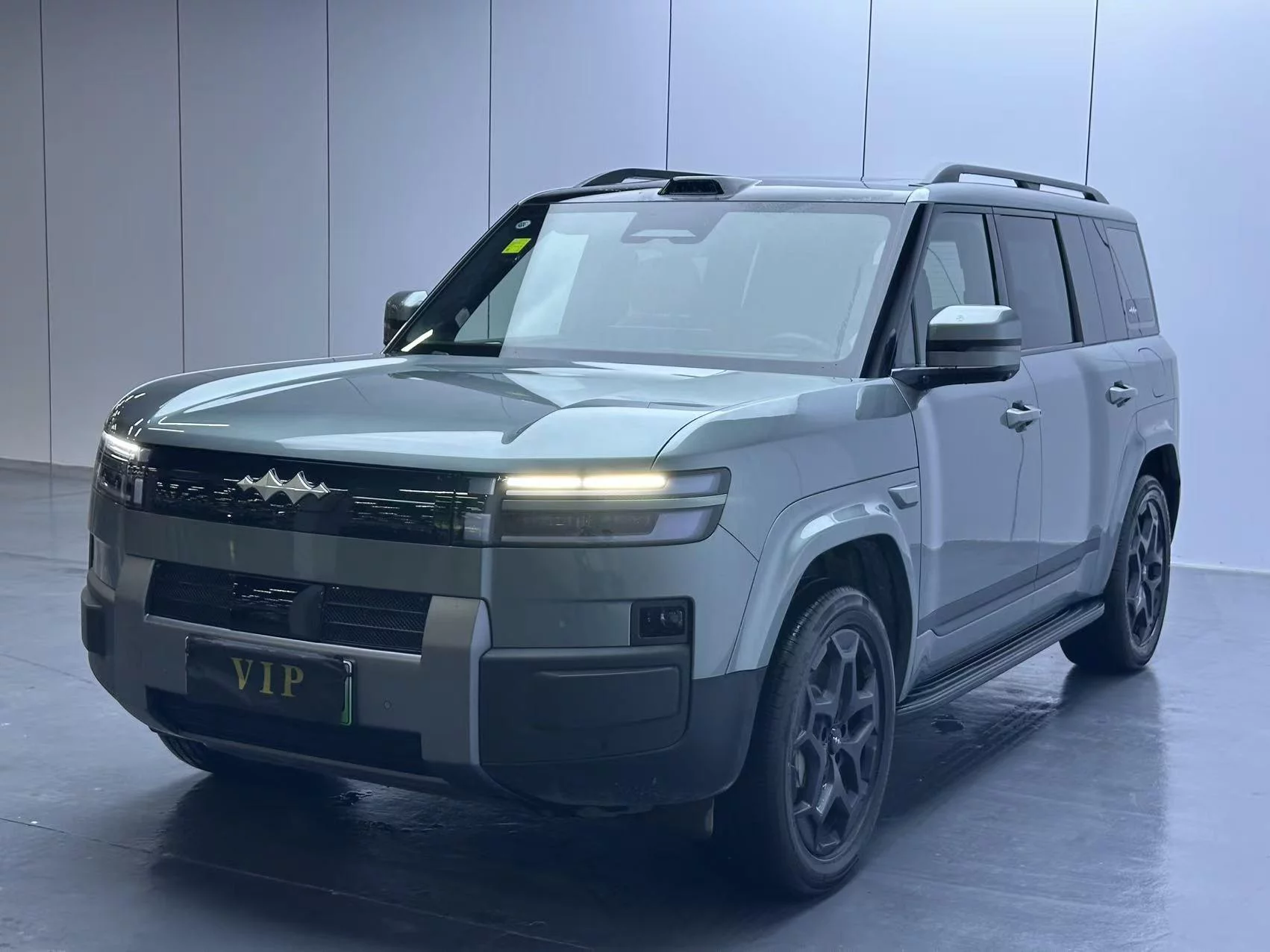 BYD Leopard Titanium 7 PHEV