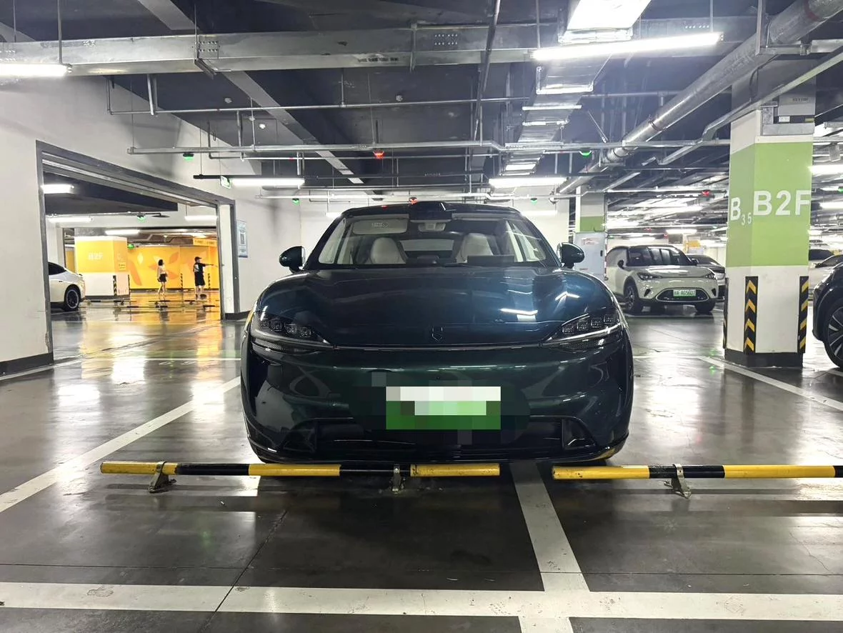 Luxeed Zhijie R7