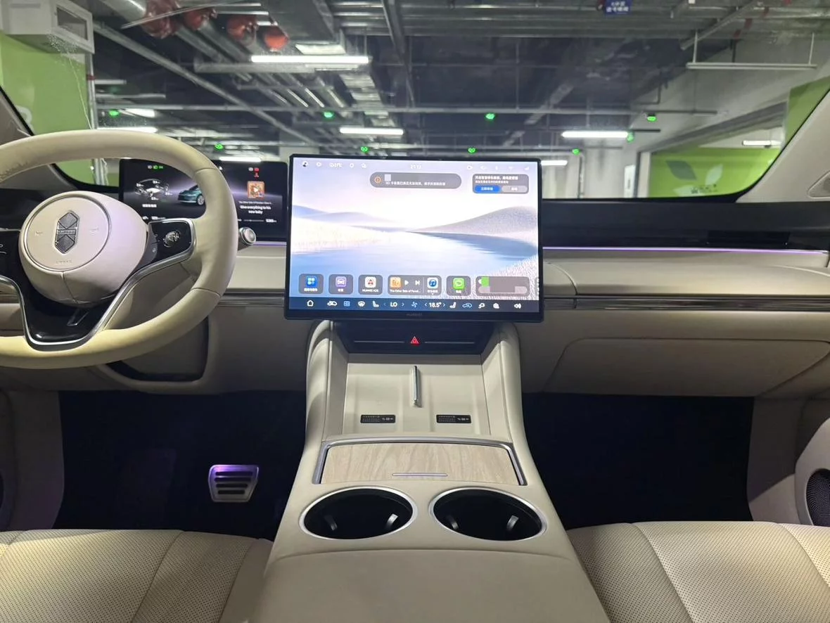 Luxeed Zhijie R7