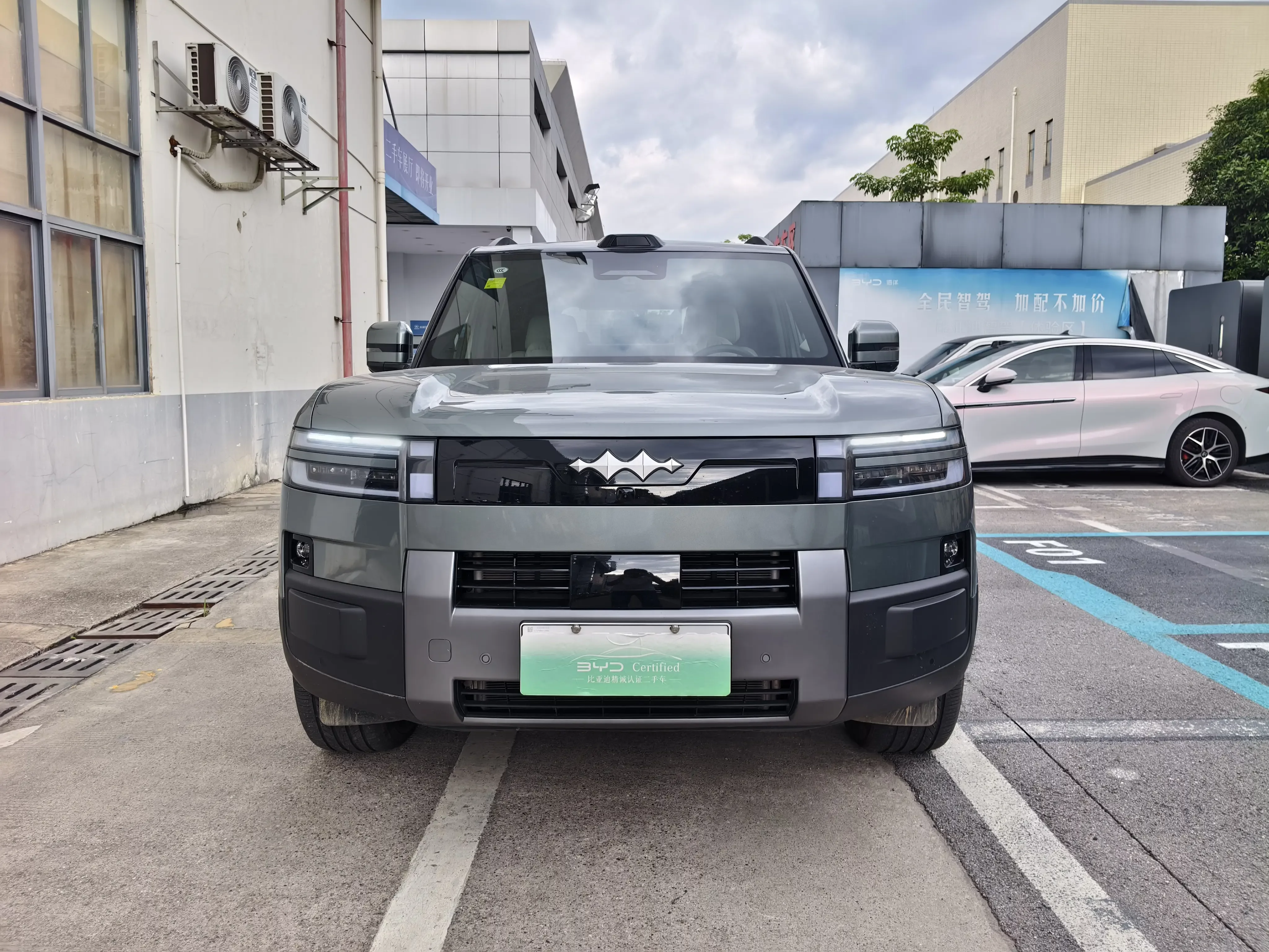 BYD Leopard Titanium 7 PHEV