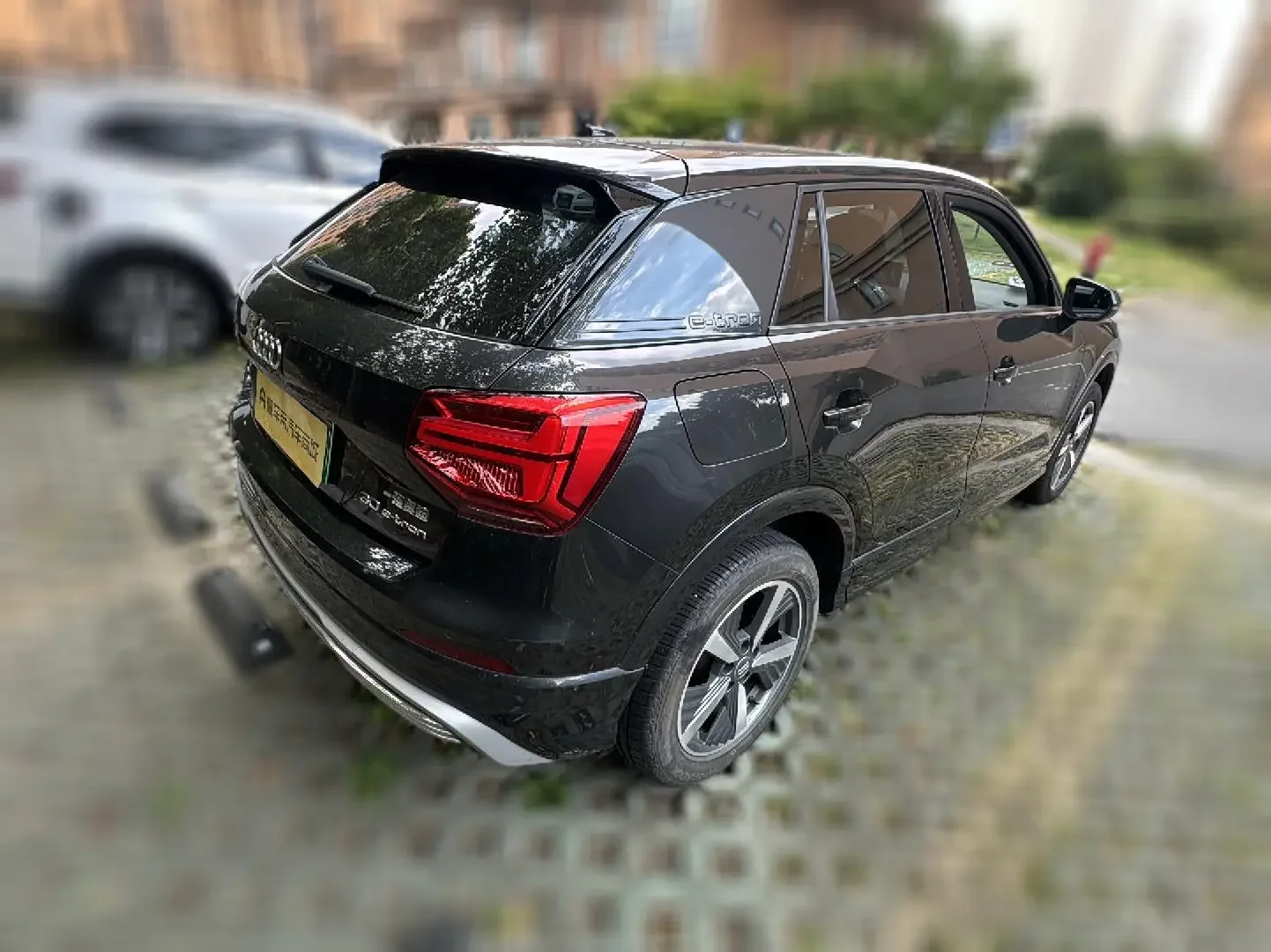 Audi Q2L e-tron