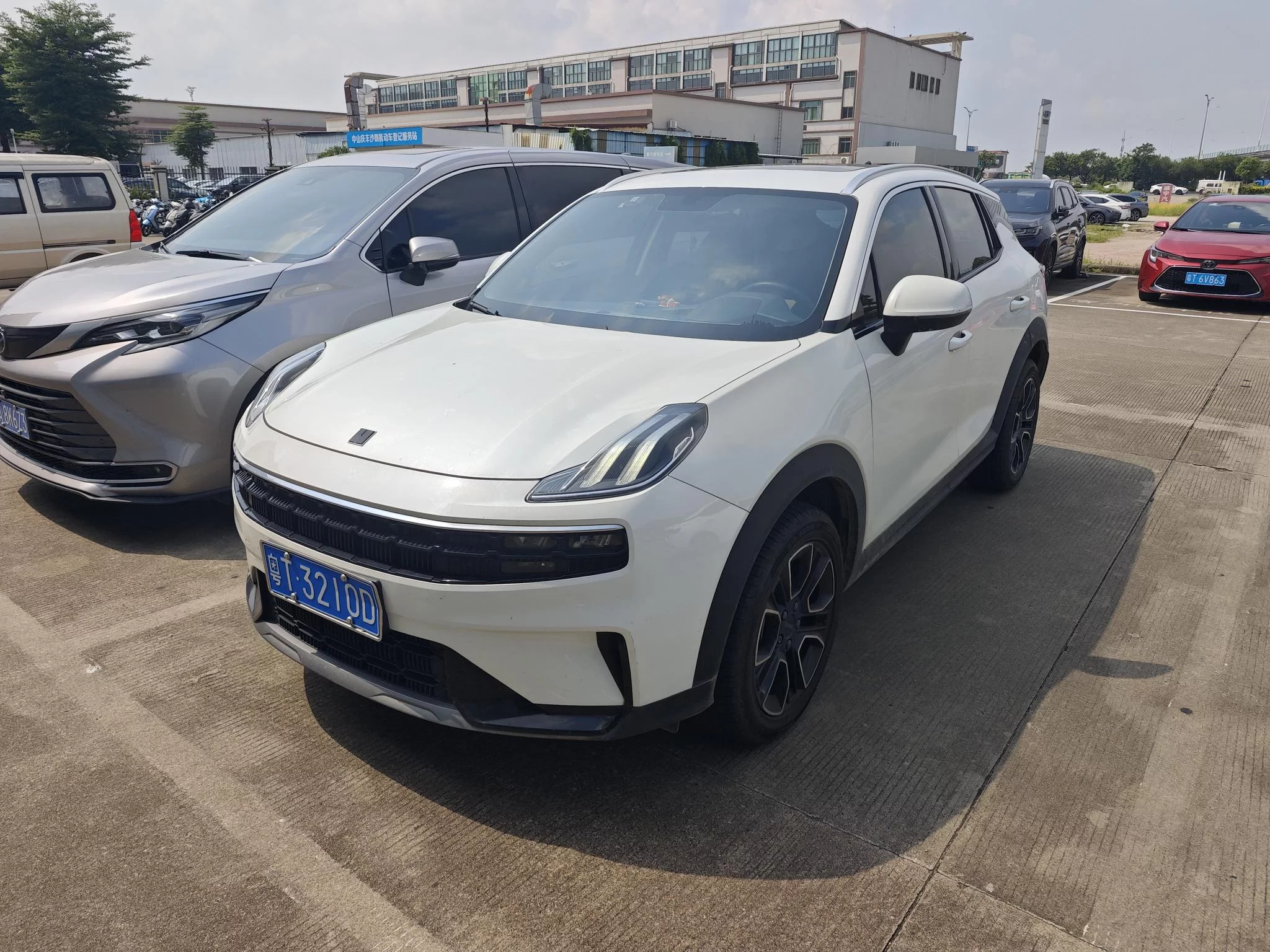 Lynk & Co 06