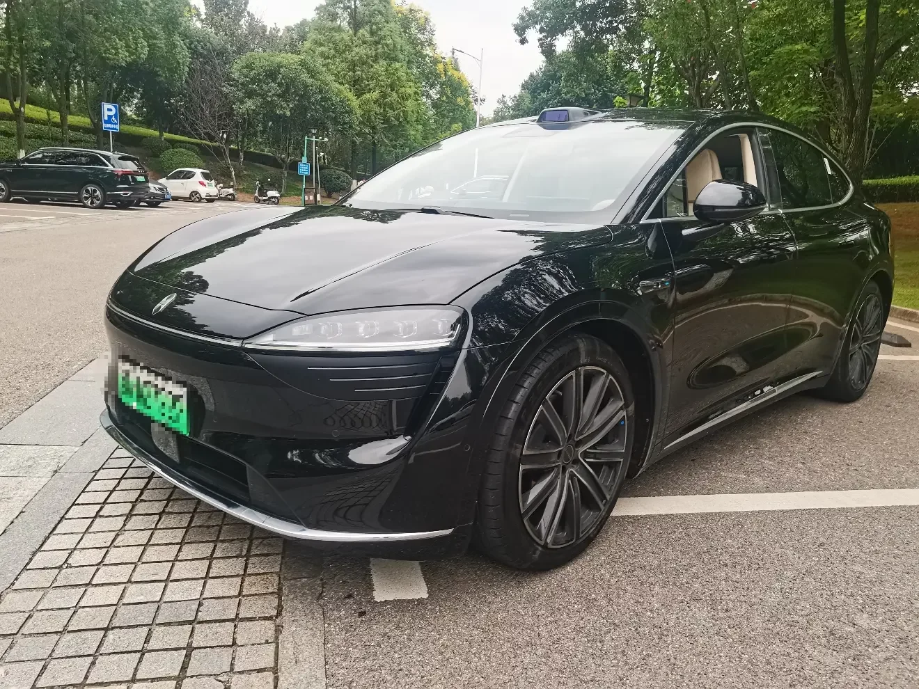 Luxeed Zhijie R7