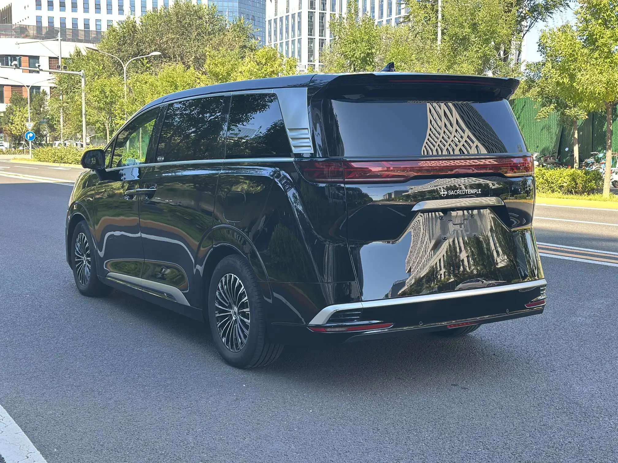 Denza D9 DM
