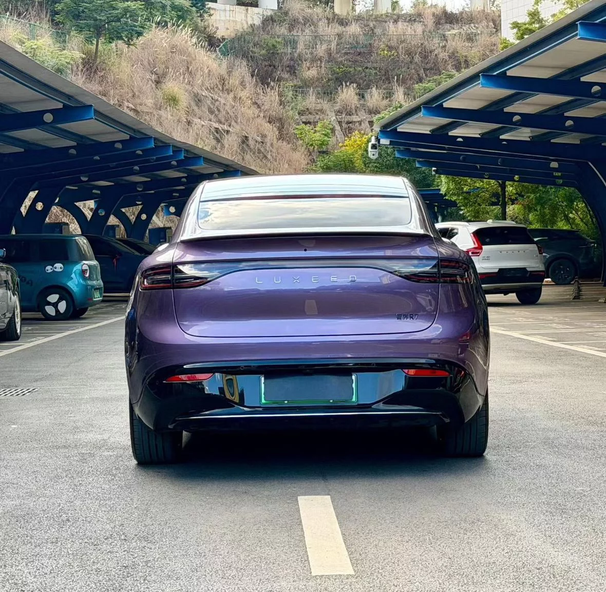 Luxeed Zhijie R7