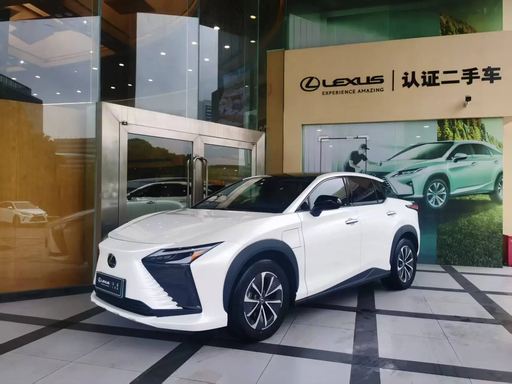 Lexus RZ