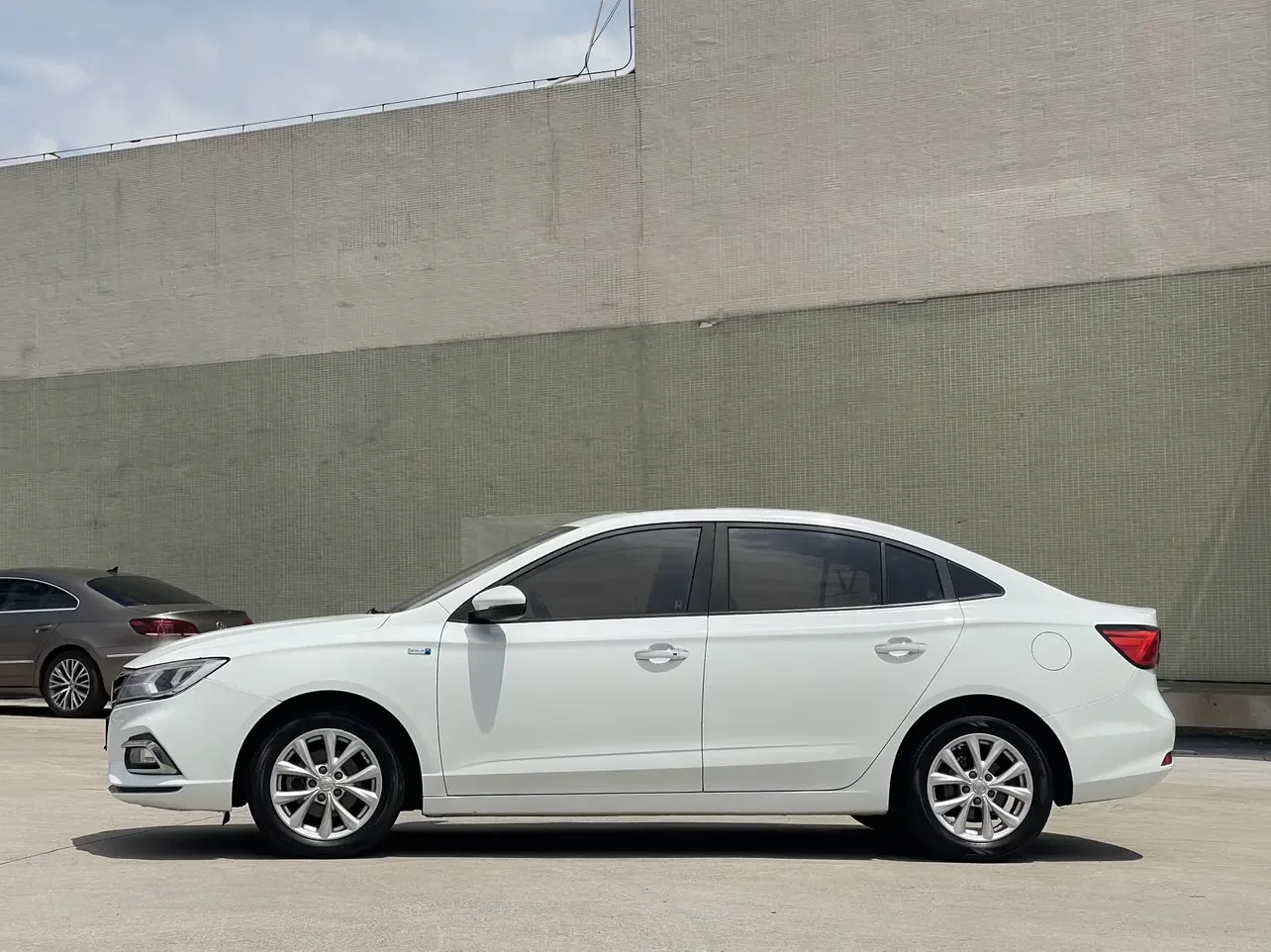 Roewe i5
