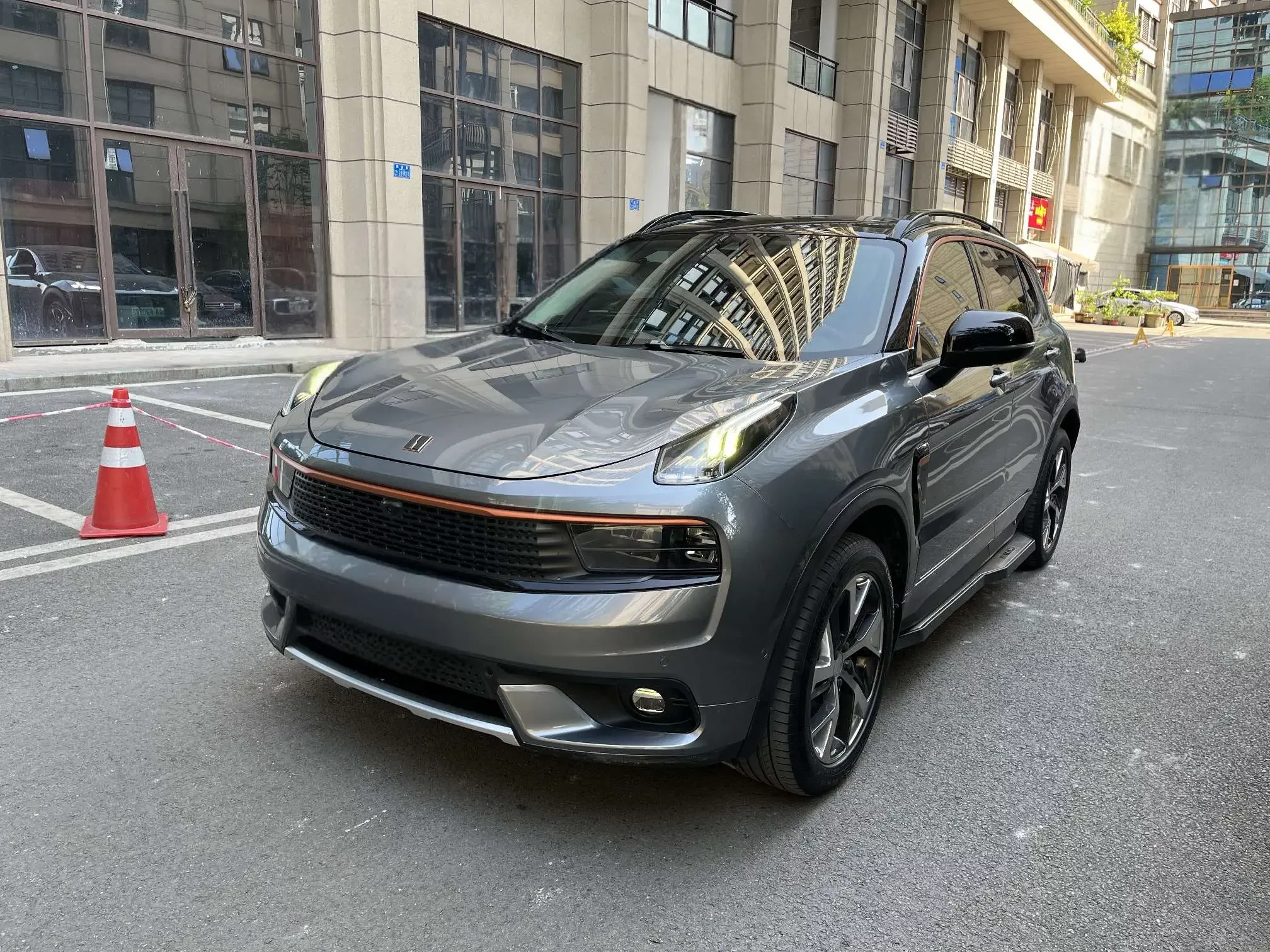 Lynk & Co 01