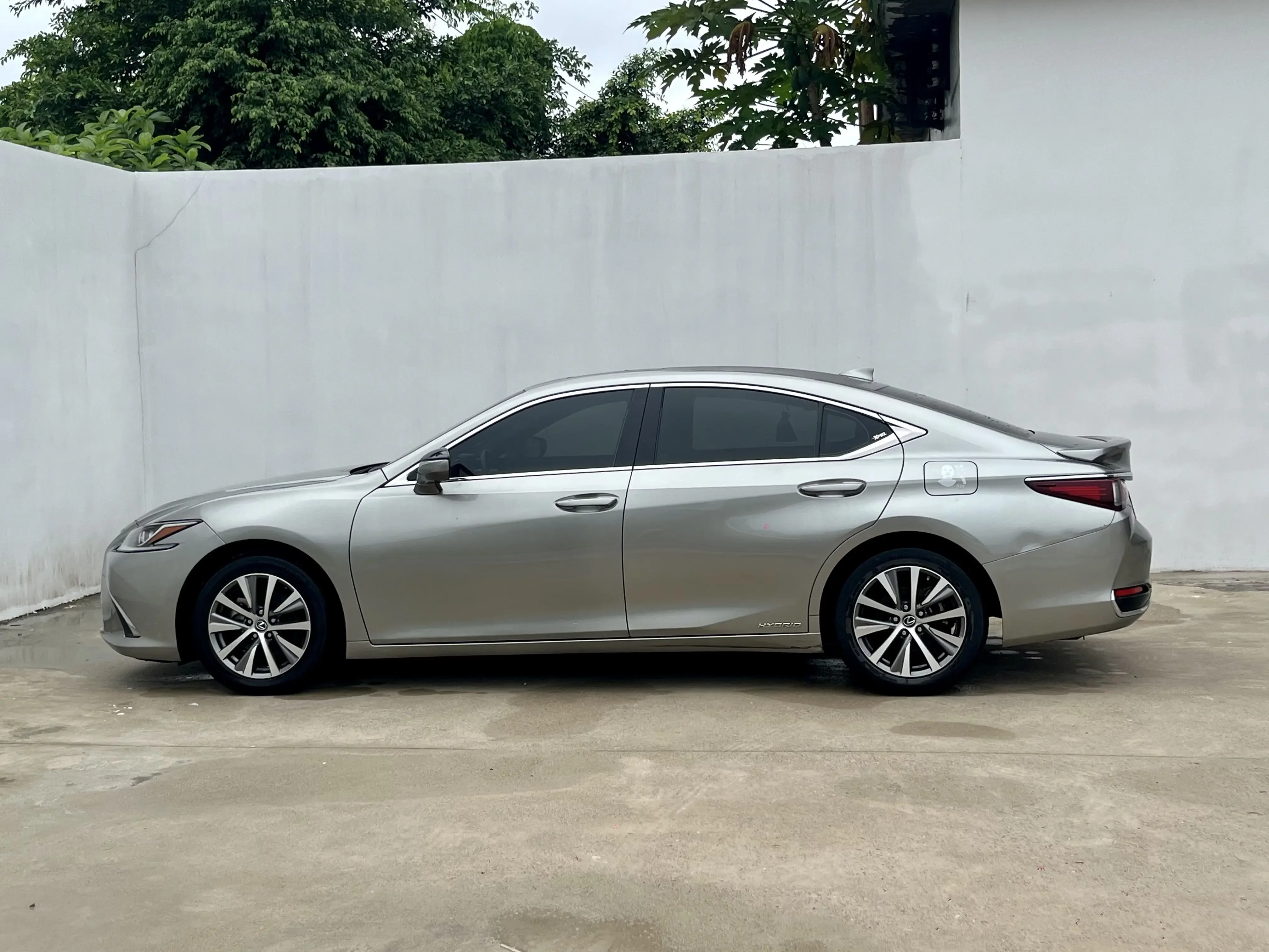 Lexus ES
