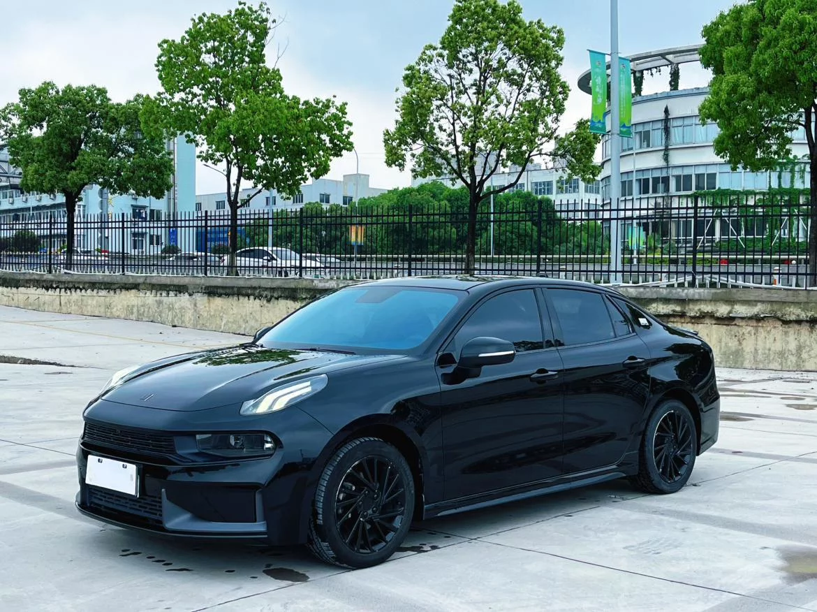 Lynk & Co 03