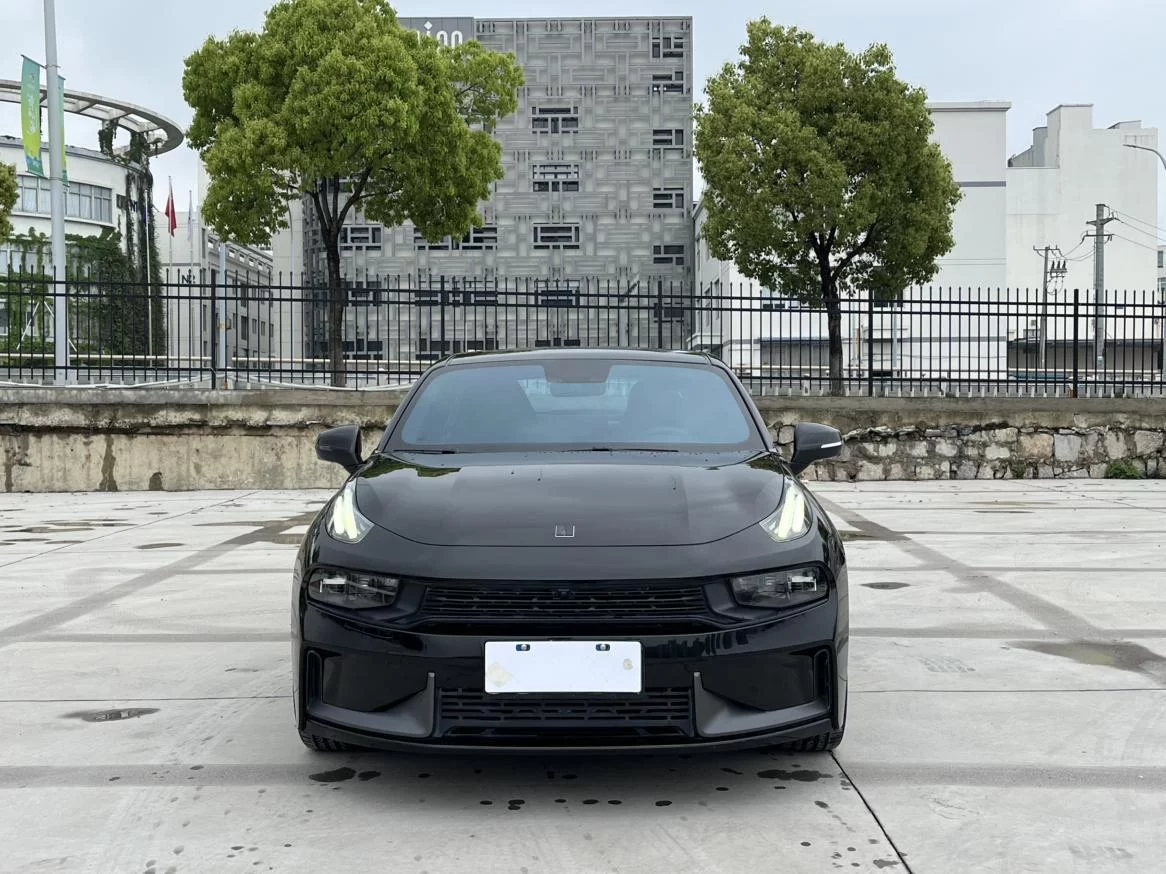 Lynk & Co 03