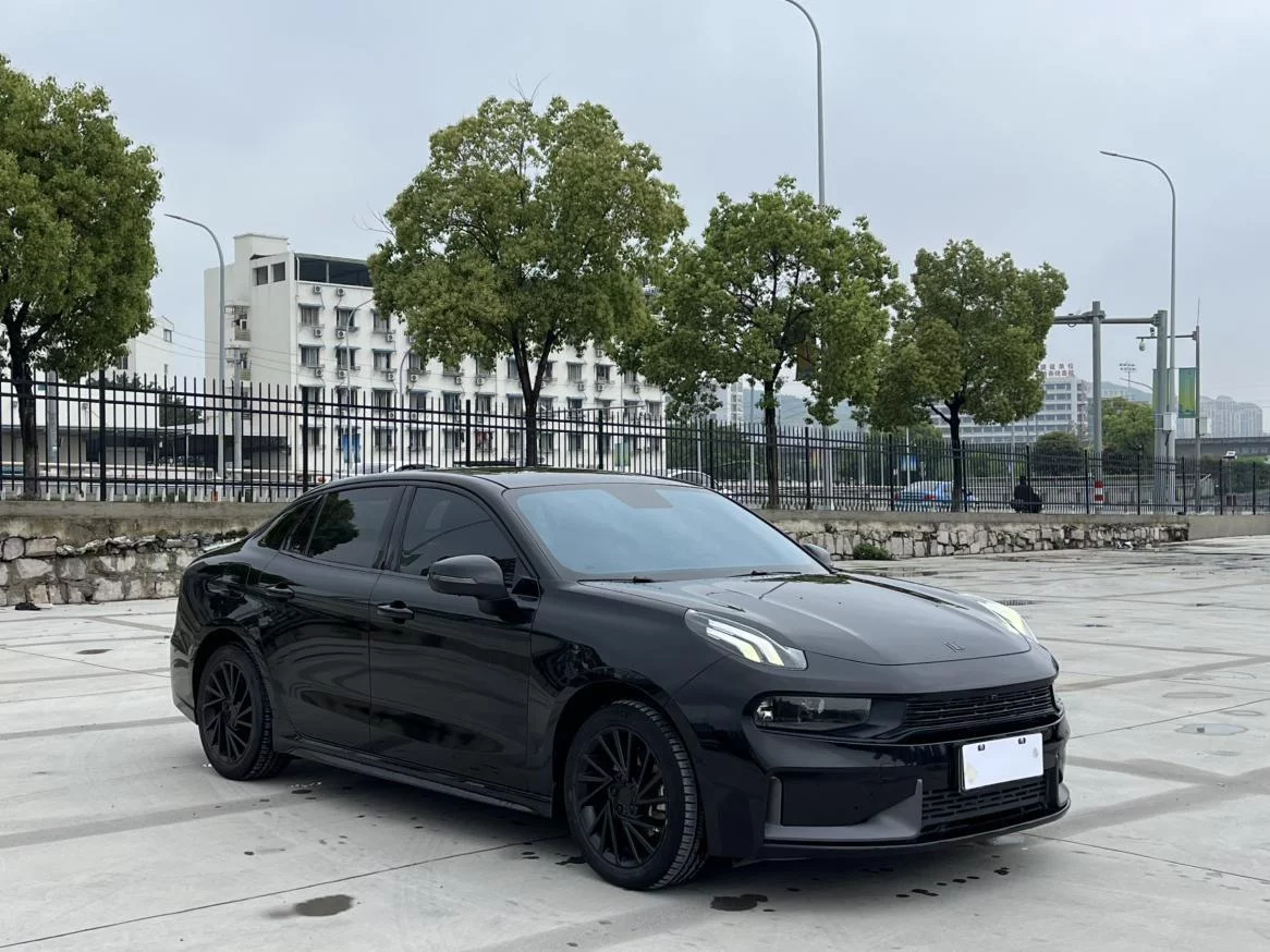 Lynk & Co 03