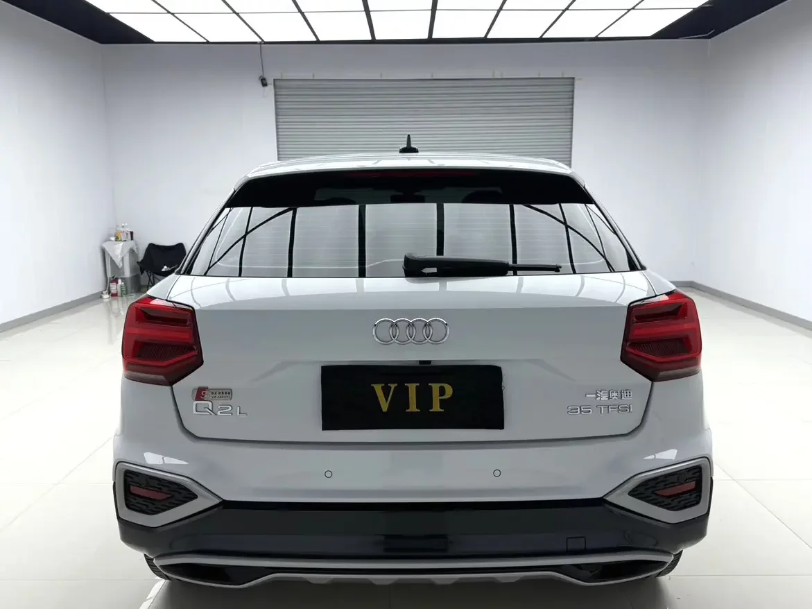 Audi Q2L